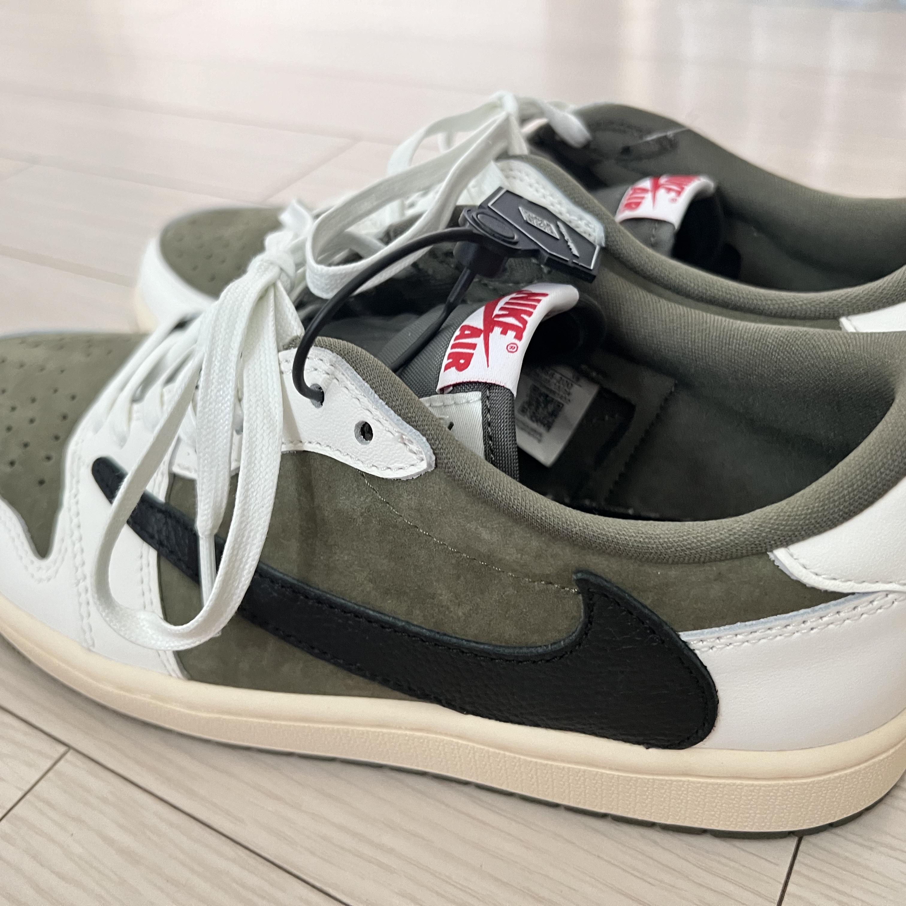 Jordan 1 x Travis Scott Retro Low OG SP Reverse Olive 착용 스타일