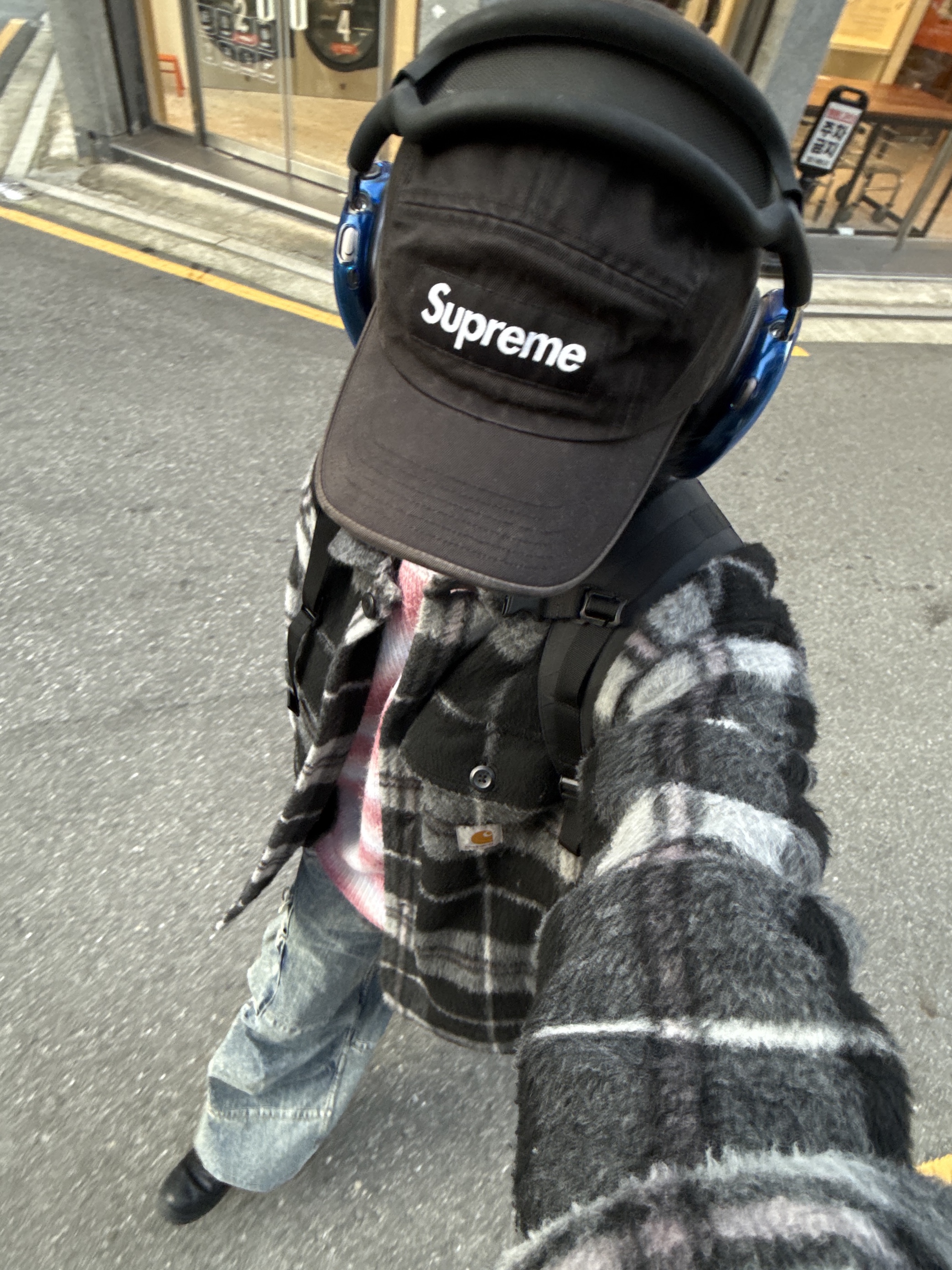 Nike x Supreme Air Force 1 Low Black, Supreme Backpack Black - 23FW 착용 스타일 - 4