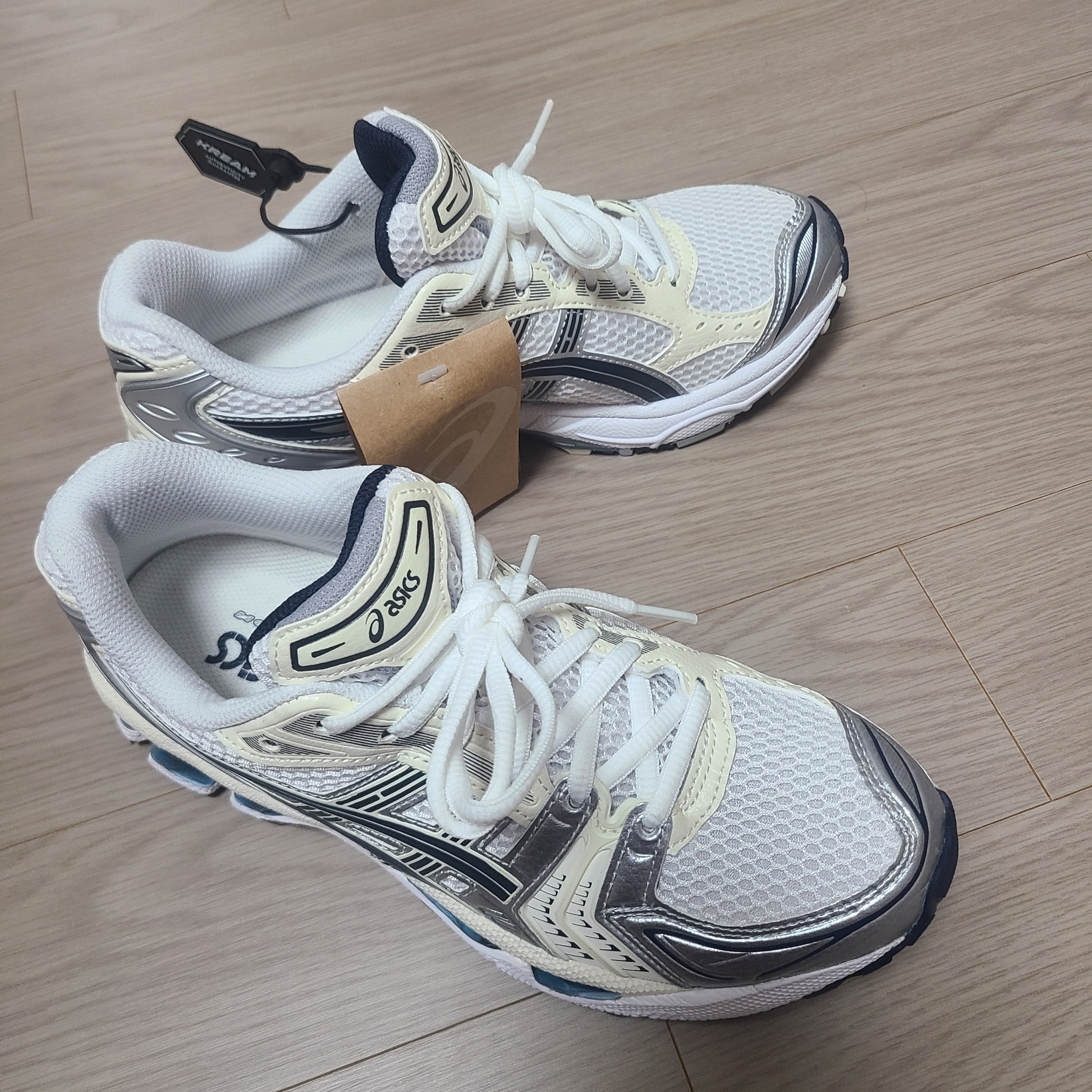(W) Asics Gel-Kayano 14 White Midnight 착용 스타일