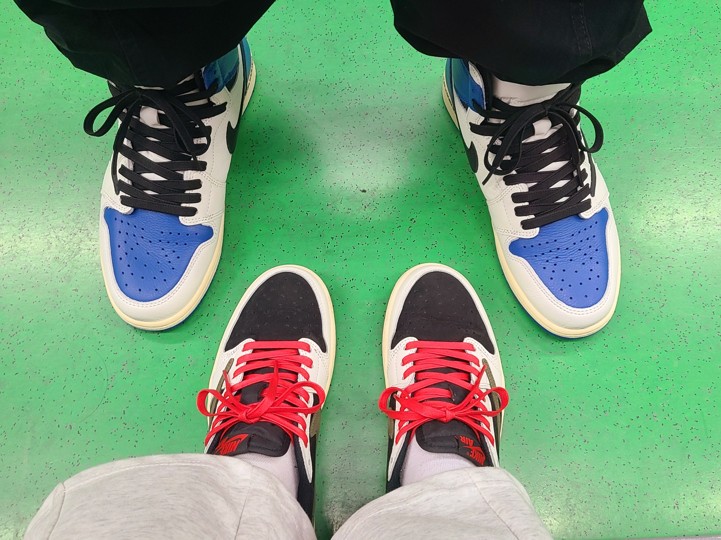 Jordan 1 x Travis Scott x Fragment Retro High OG SP Military Blue, (W) Jordan 1 x Travis Scott Retro Low OG SP Medium Olive 착용 스타일 - 2