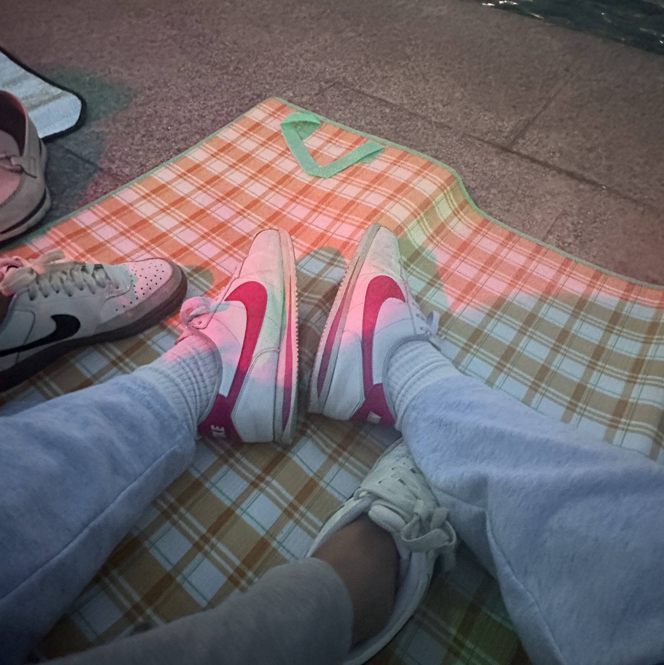 (GS) Nike Cortez Basic SL White Pink Prime, Nike Court Vision Low Sail Light Orewood Brown 착용 스타일