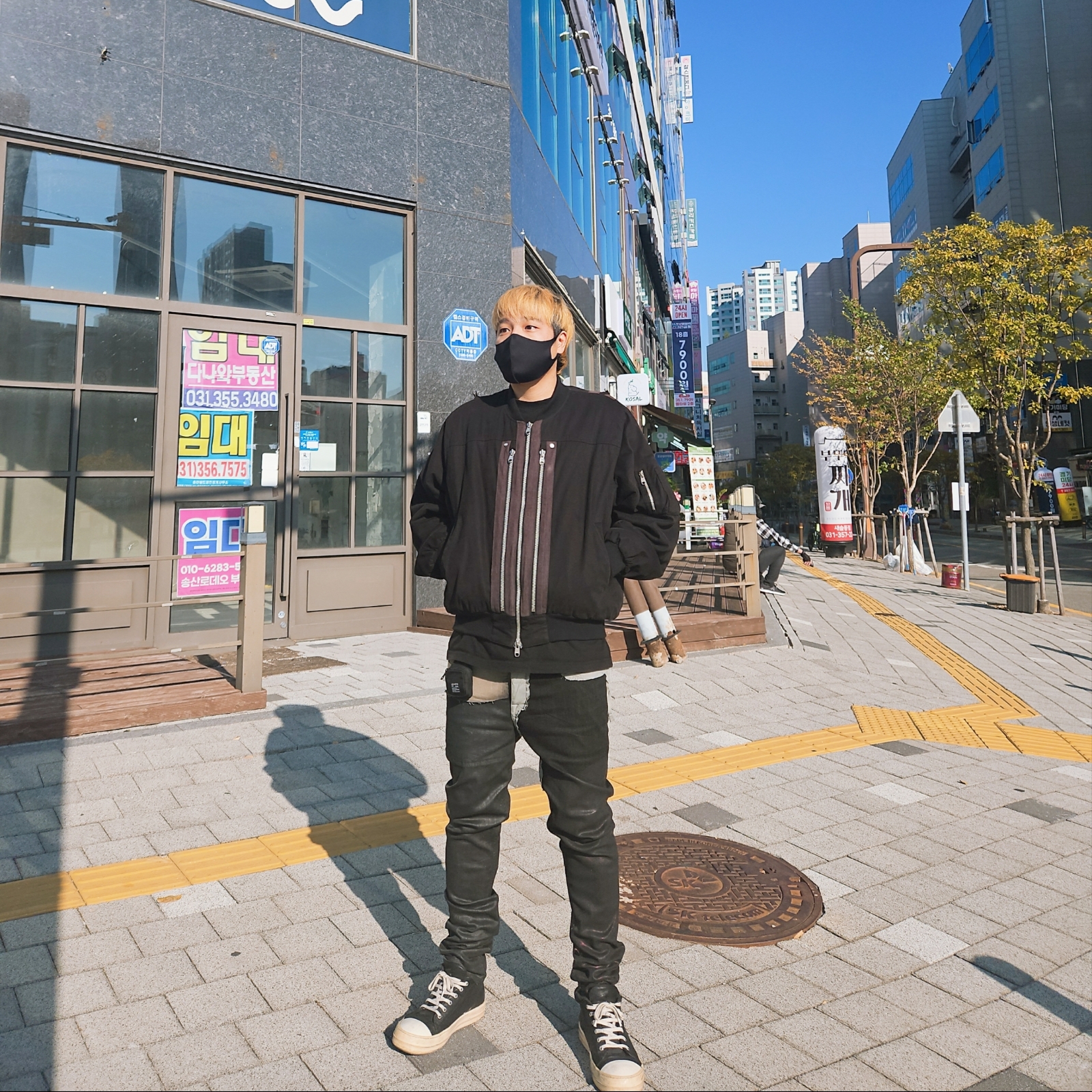 Rick Owens Lido Low Sneaks Black Milk, Undermycar Rumlow Back Zip Cotton Garment Bomber Dark Gull - 22FW 착용 스타일