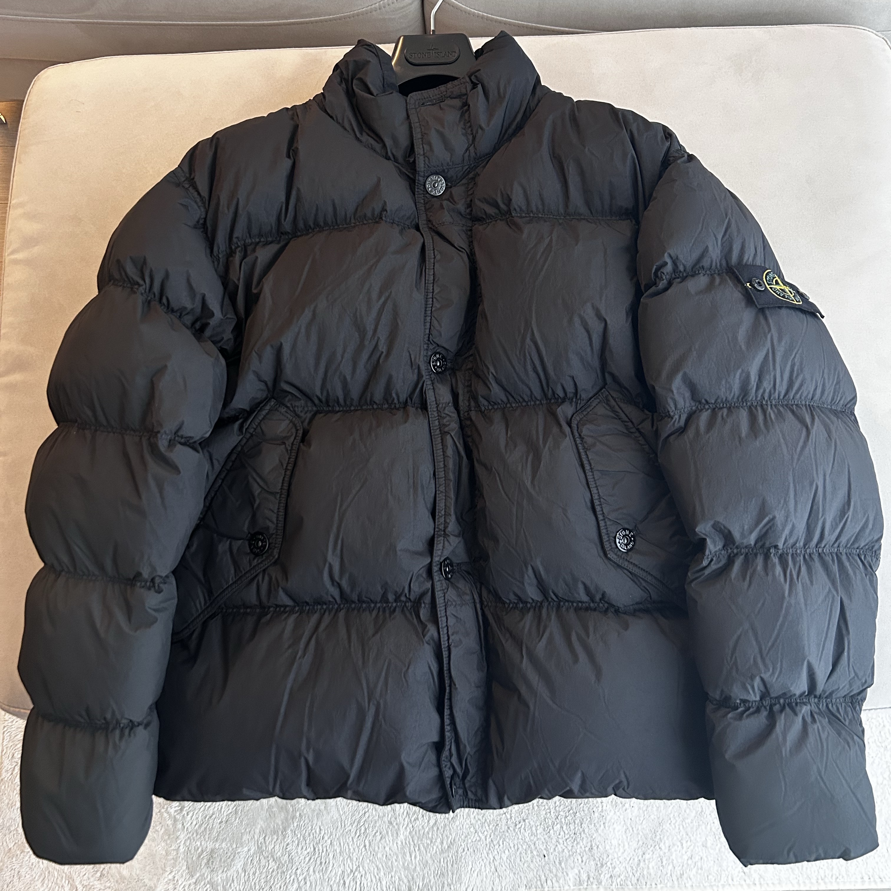 Stone Island 40123 Garment Dyed Crinkle Reps R-NY Down Jacket Black - 24FW 착용 스타일