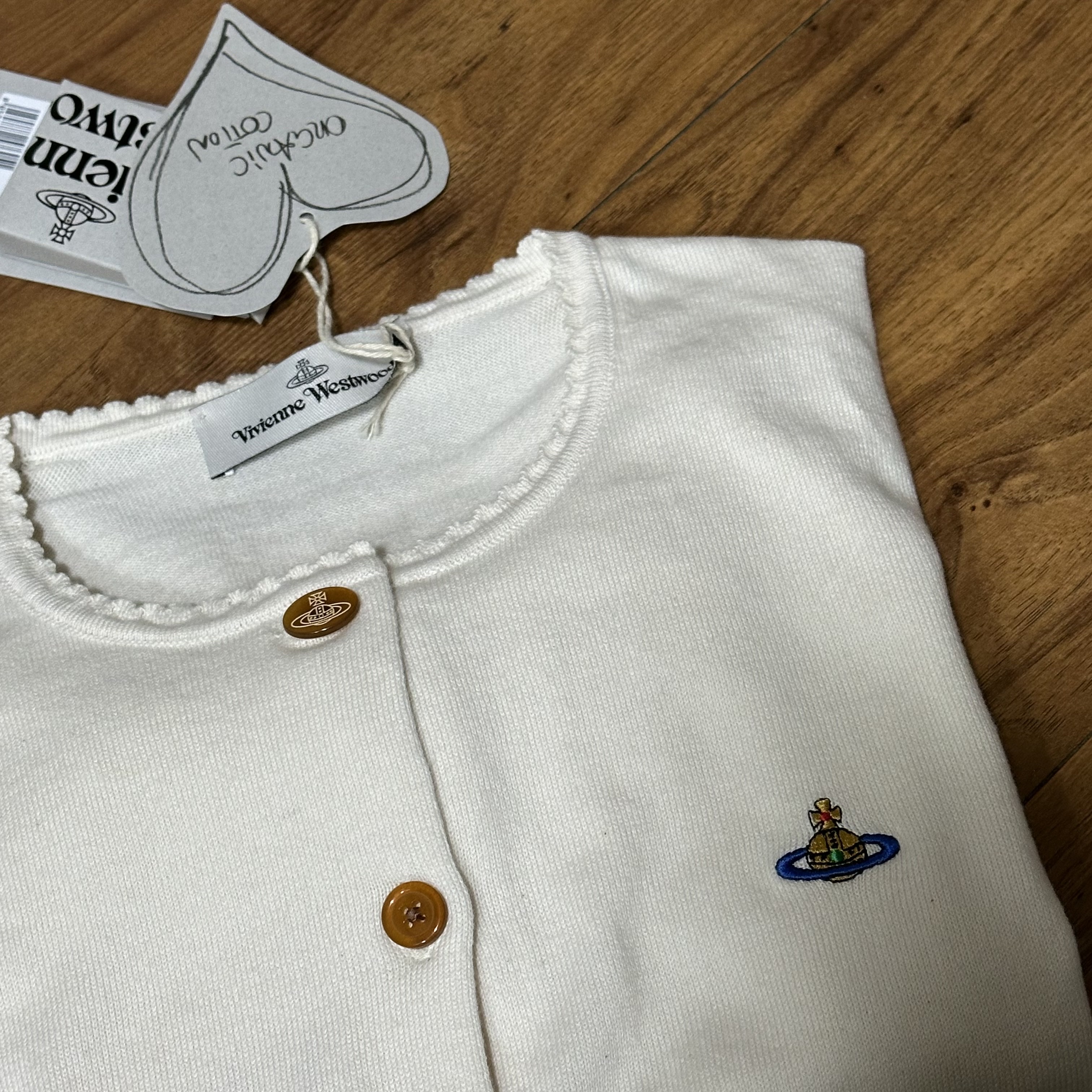 (W) Vivienne Westwood Bea Crop Cardigan White 착용 스타일
