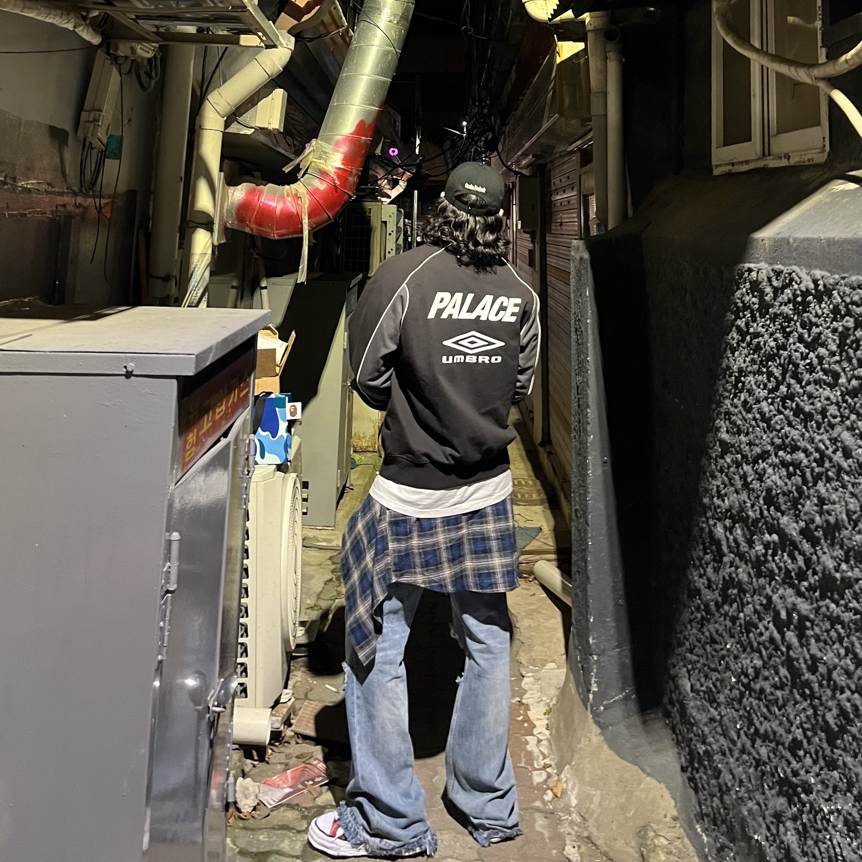 Palace x Umbro Crewneck Black - 24SS 착용 스타일 - 2