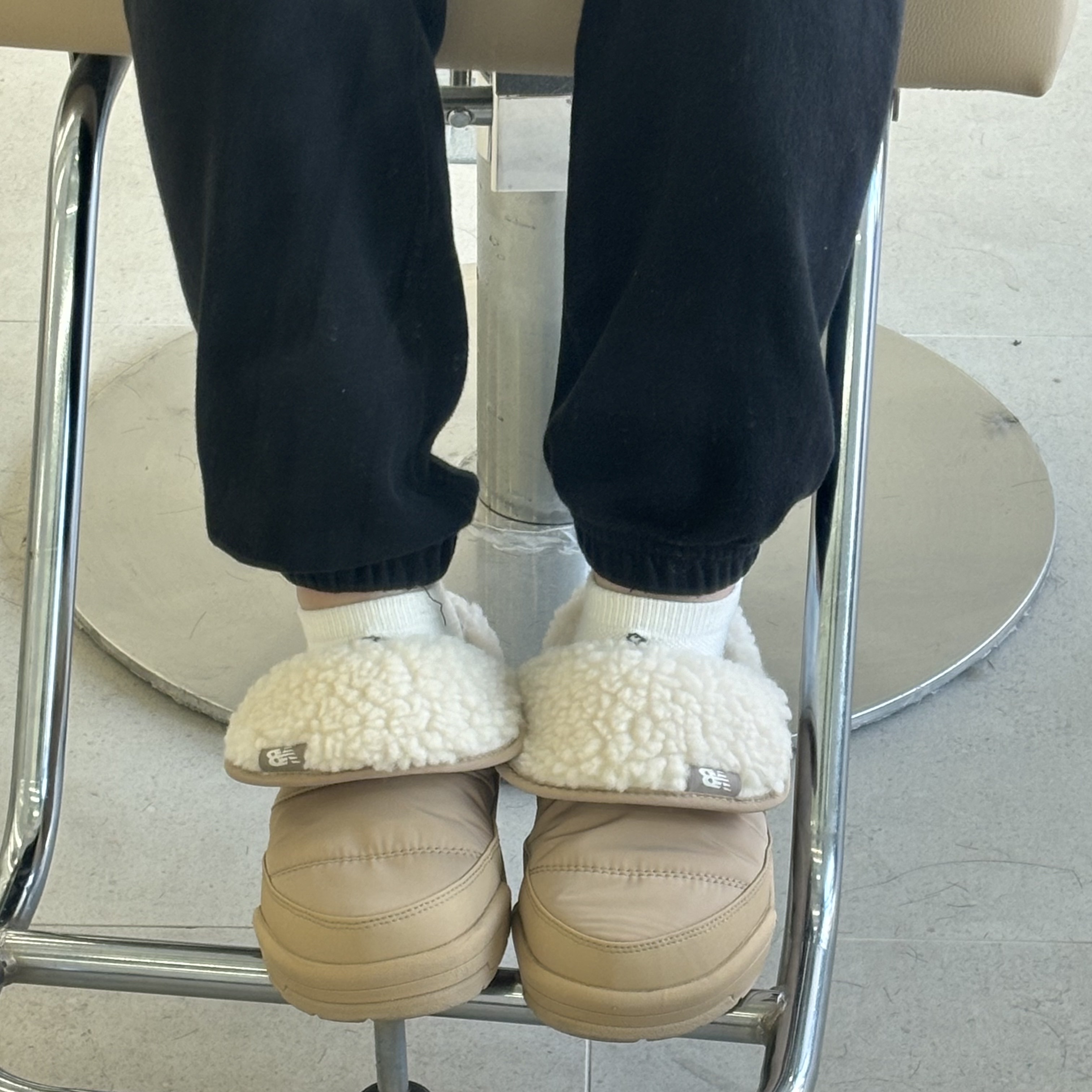 New Balance Puflee v2 Beige 착용 스타일 - 1