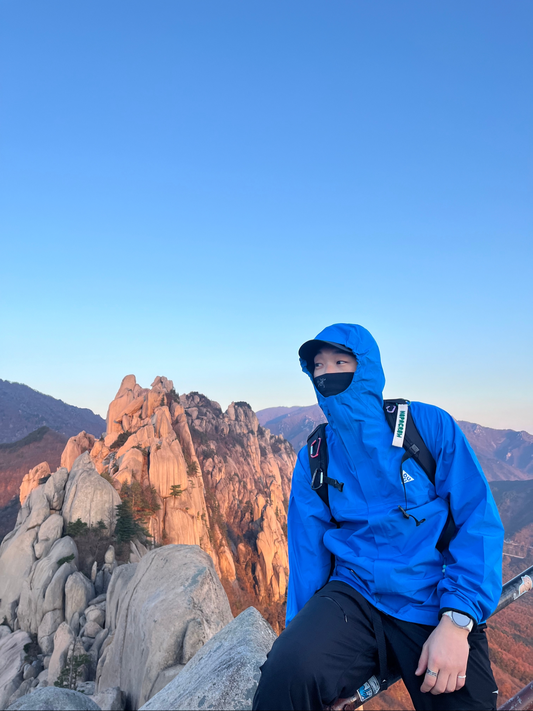 Nike ACG Storm-Fit ADV Cascade Rains Full Zip Jacket Light Photo Blue Summit White - Asia, Arc'teryx Rho Neck Gaiter Long Black 착용 스타일
