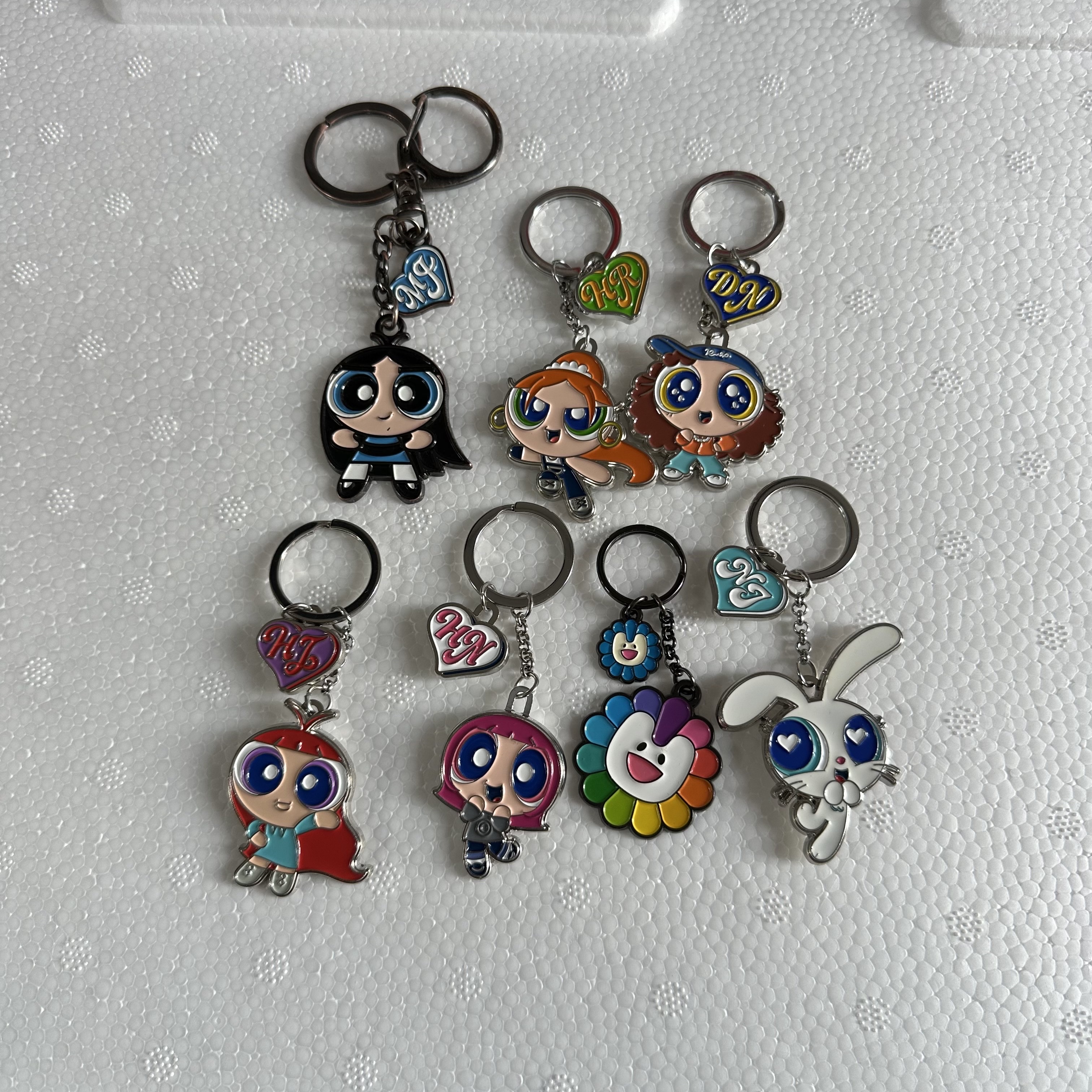 NewJeans x Murakami Metal Keyring Flower, NewJeans x The Power Puff Girls Metal Keyring Hanni 착용 스타일