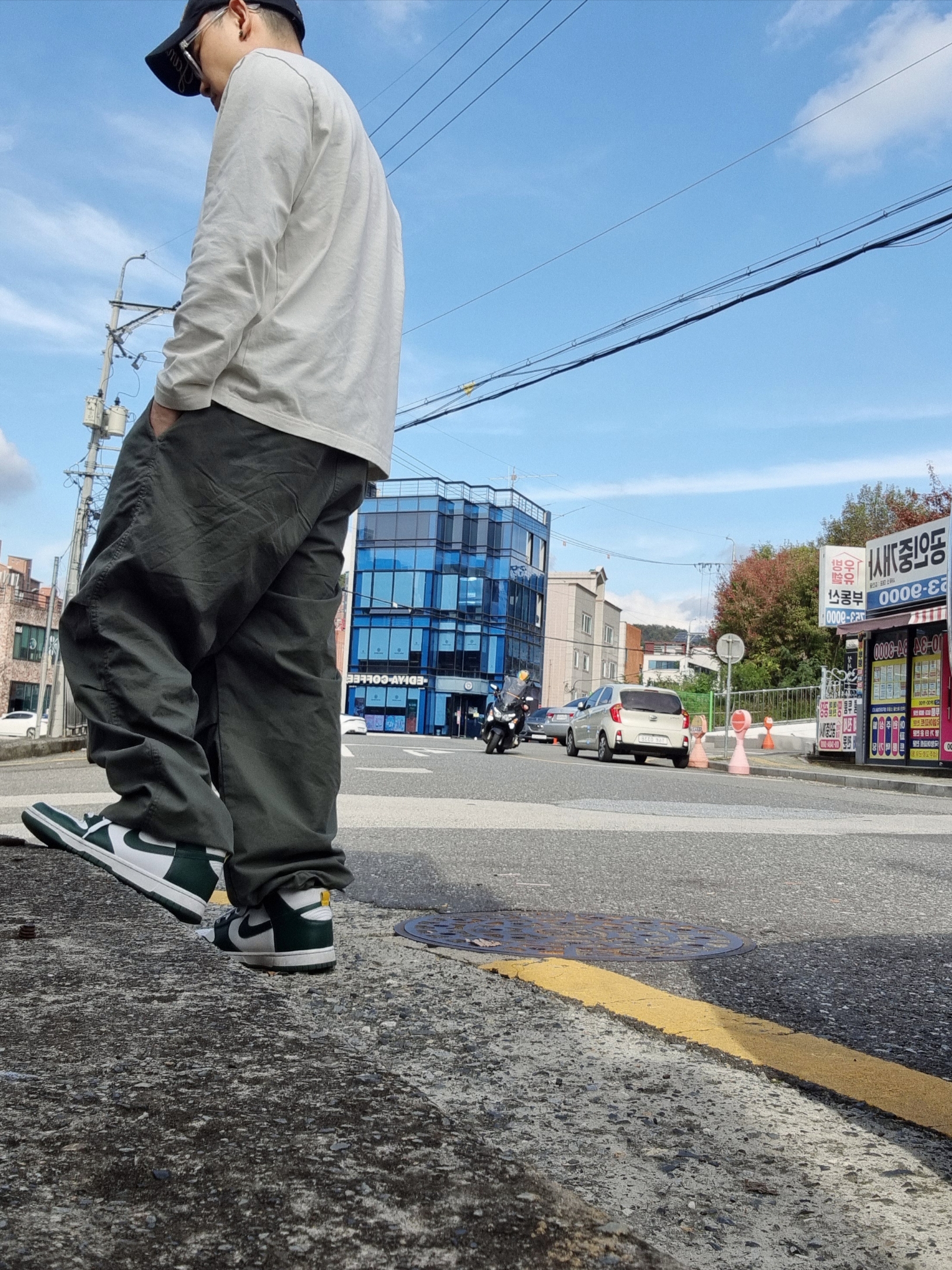 Nike Dunk High Retro Noble Green 착용 스타일 - 2