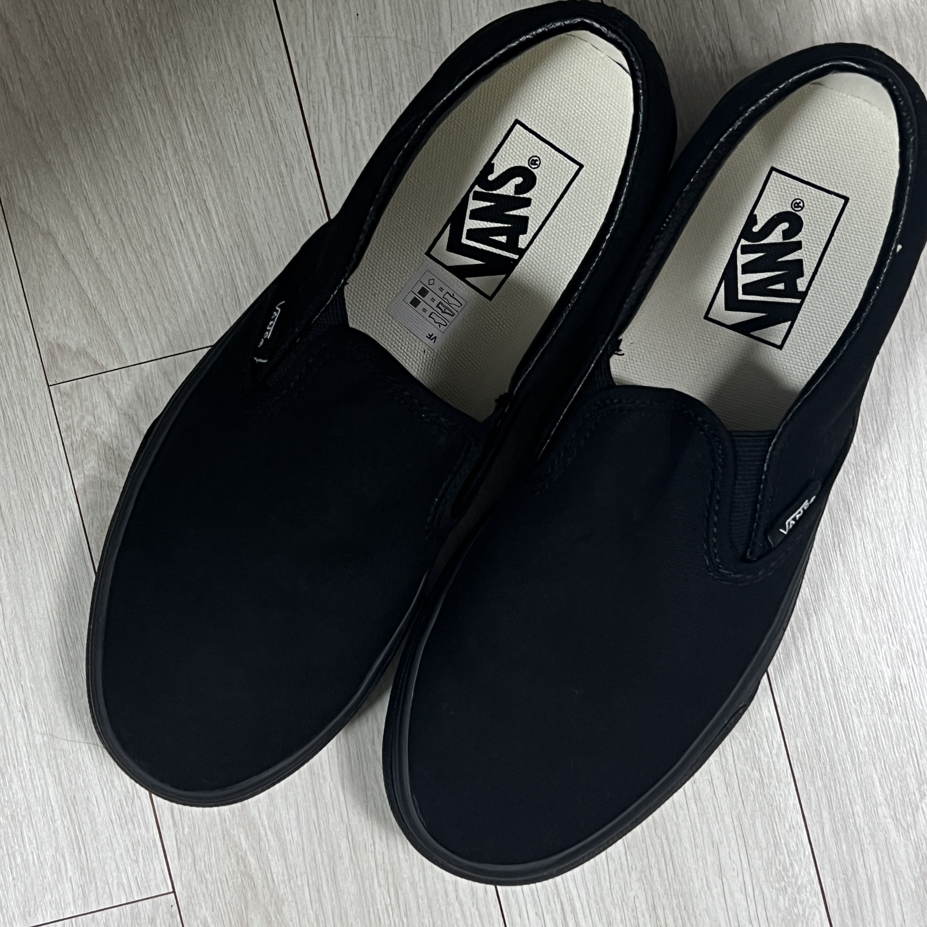 Vans Classic Slip-On Black 착용 스타일 - 2