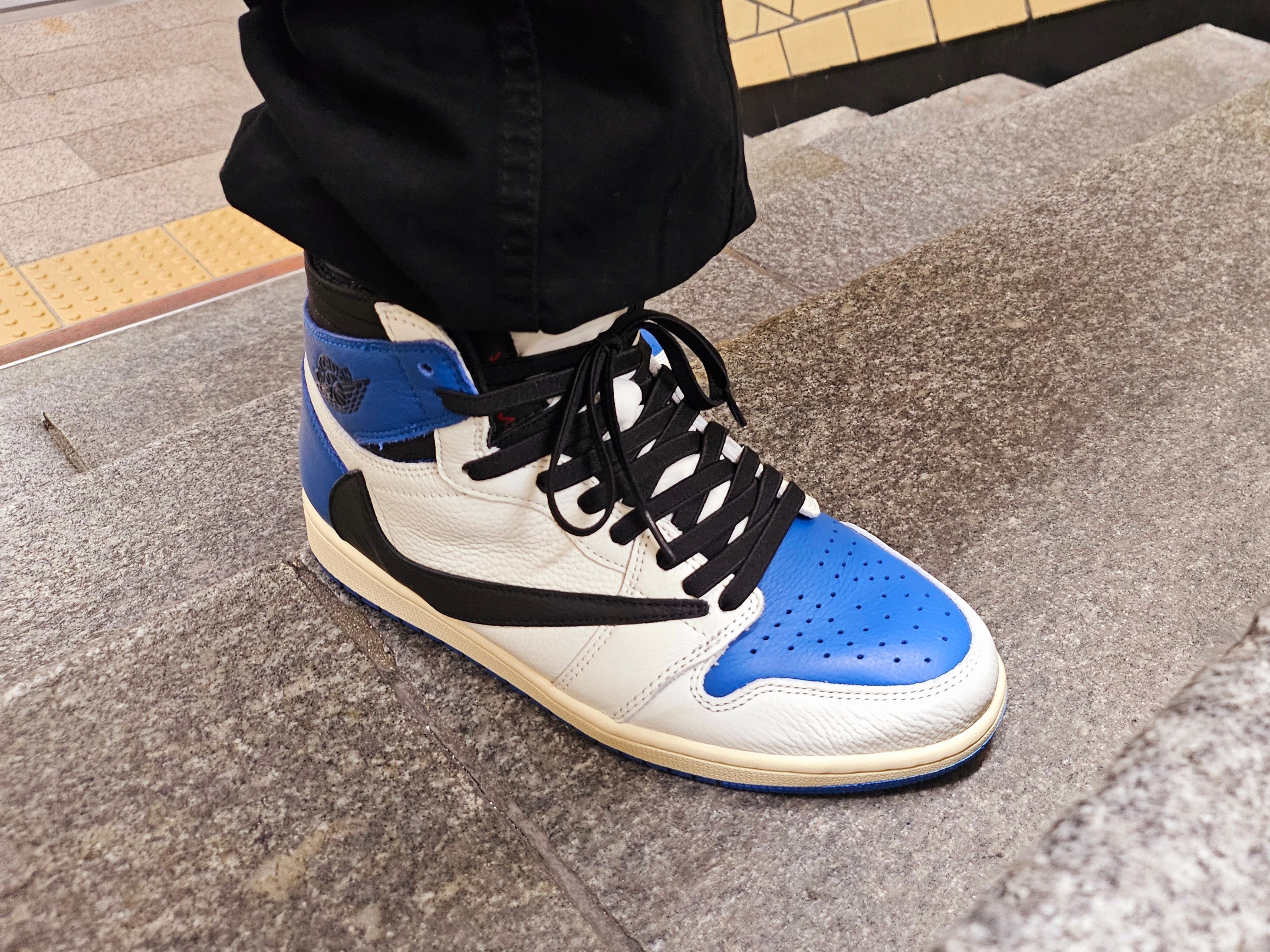Jordan 1 x Travis Scott x Fragment Retro High OG SP Military Blue, (W) Jordan 1 x Travis Scott Retro Low OG SP Medium Olive 착용 스타일 - 1