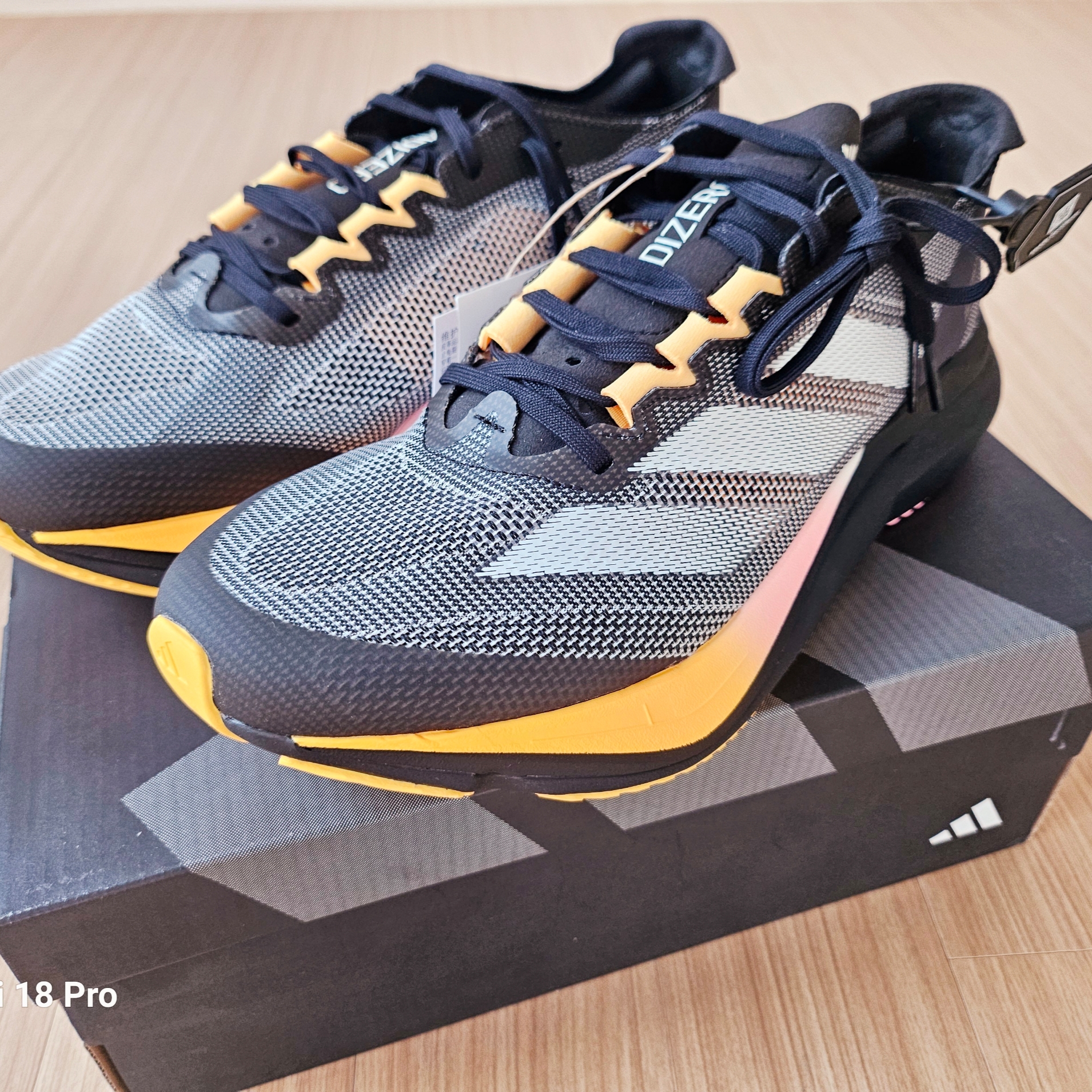 Adidas Adizero Boston 12 Core Black Zero Metalic 착용 스타일 - 1