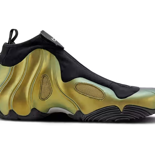 Nike Clogposite Black and Metallic Gold 착용 스타일 - 4
