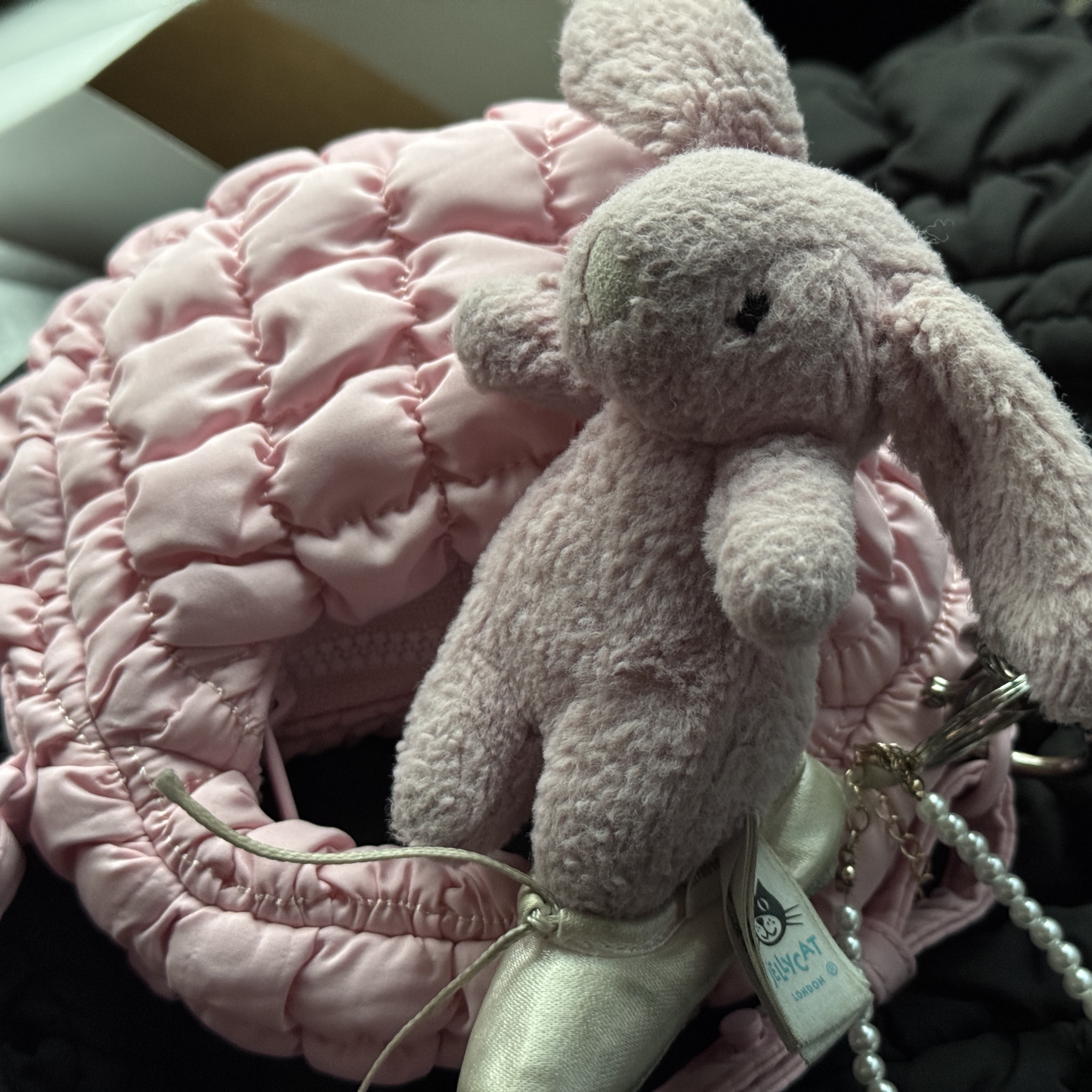 Jellycat Bashful Bunny Bag Charm Tulip, COS Quilted Nano Crossbody Bag Pink 착용 스타일