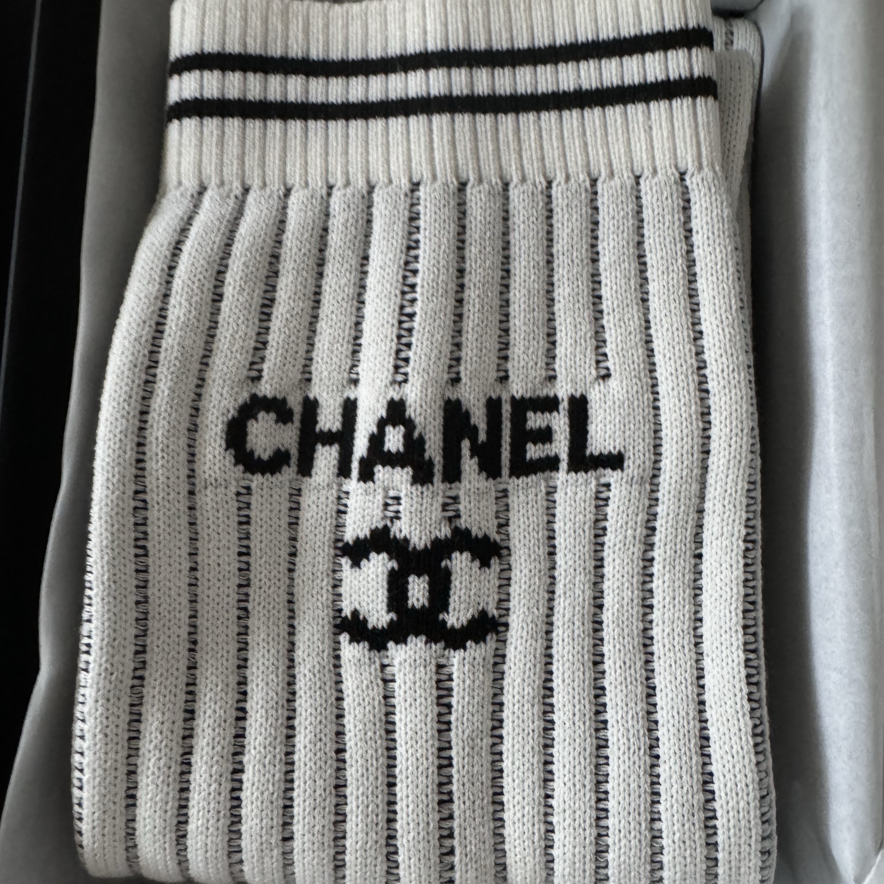 (W) Chanel Gaiters Mixed Fibers & White Black 착용 스타일