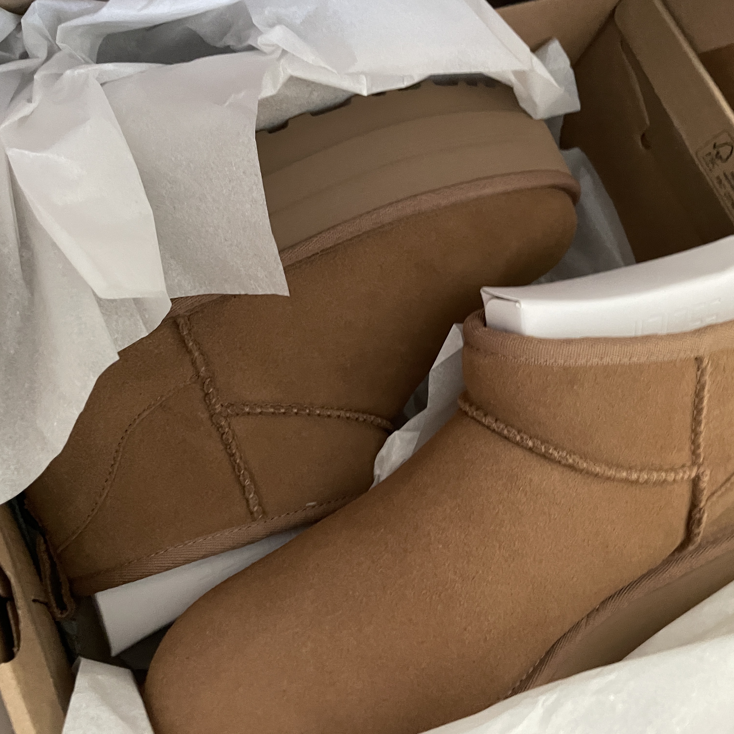 (W) UGG Classic Ultra Mini Platform Boots Chestnut 착용 스타일 - 1