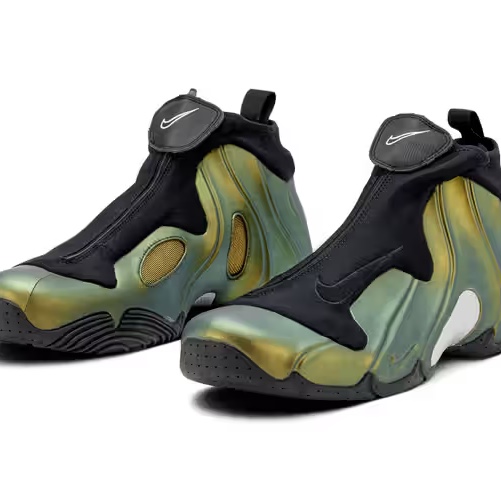 Nike Clogposite Black and Metallic Gold 착용 스타일 - 1