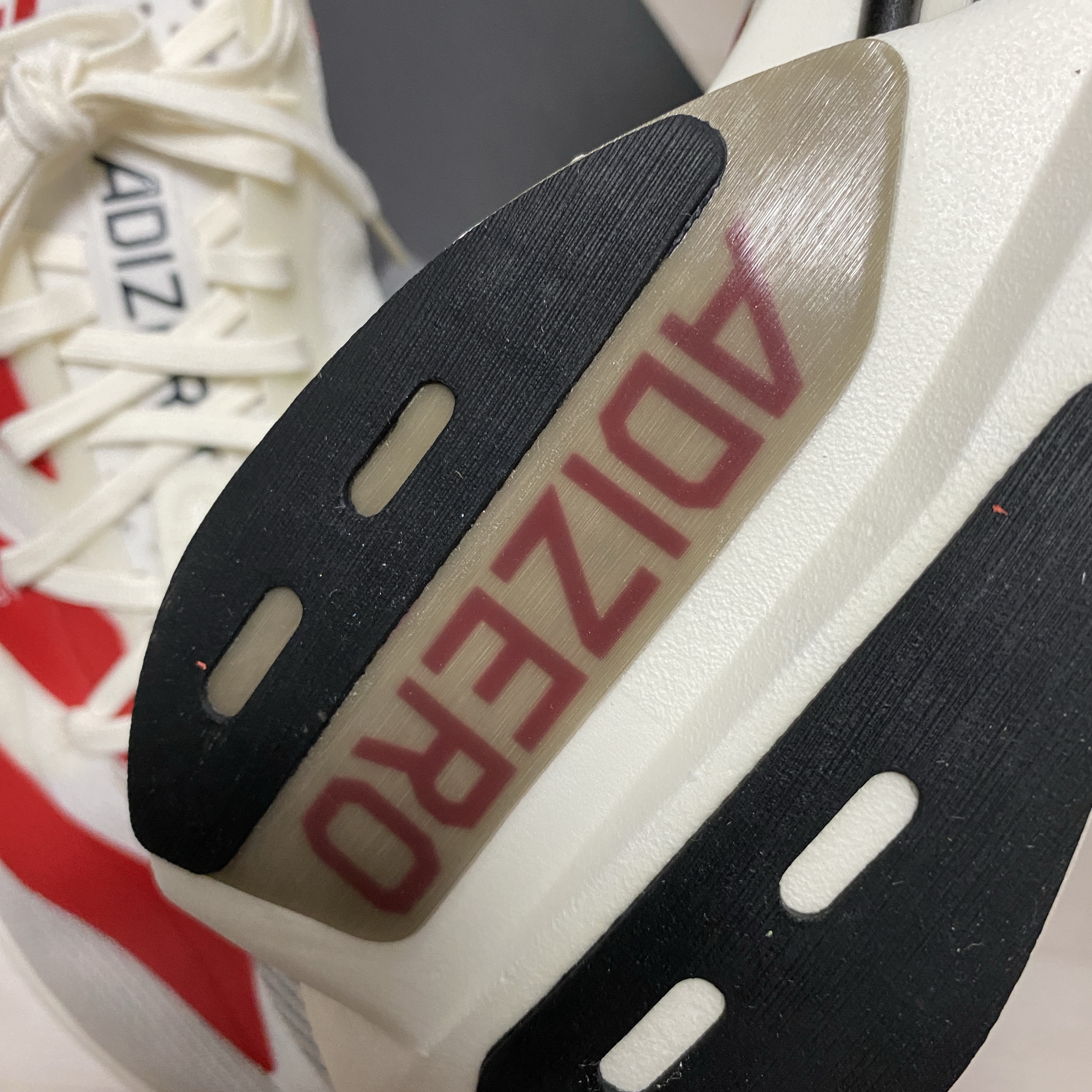 Adidas Adizero Adios Pro 3 Off White Better Scarlet 착용 스타일 - 3