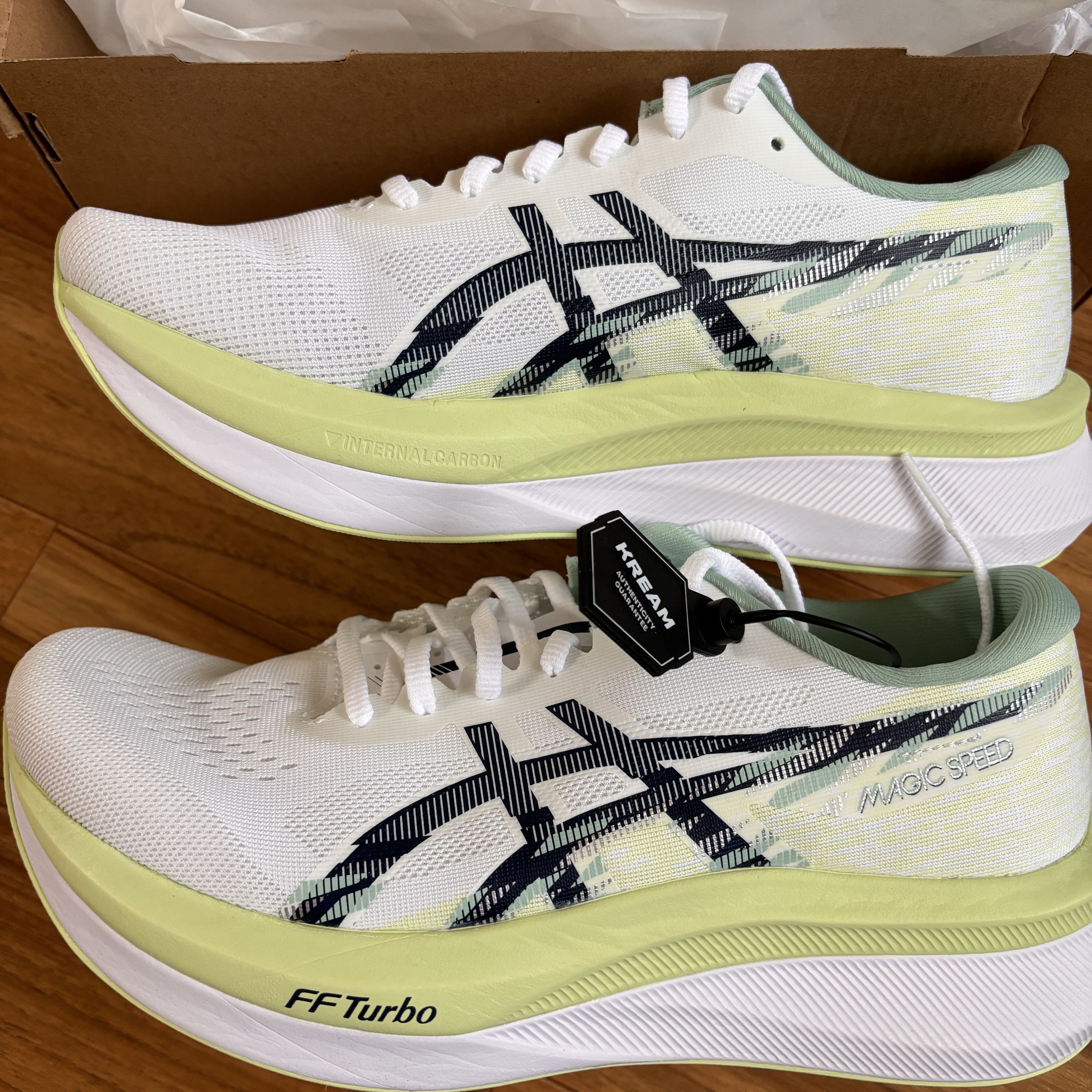 Asics Magic Speed 4 White Blue Expanse 착용 스타일 - 1