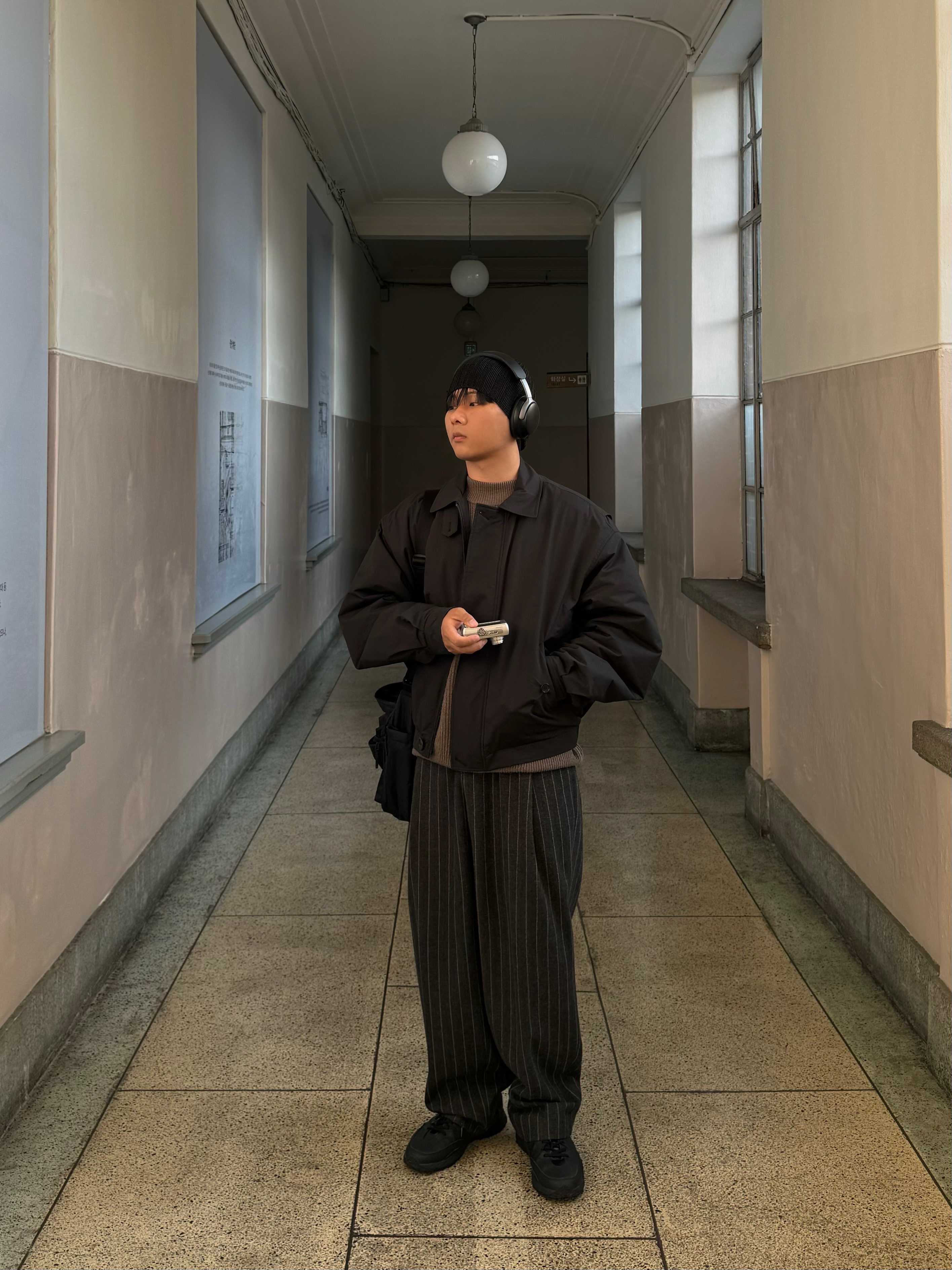 Amomento Cotton Nylon Padded Jumper Black - 24FW, Uniqlo Multi Pocket Shoulder Bag Black 착용 스타일 - 6