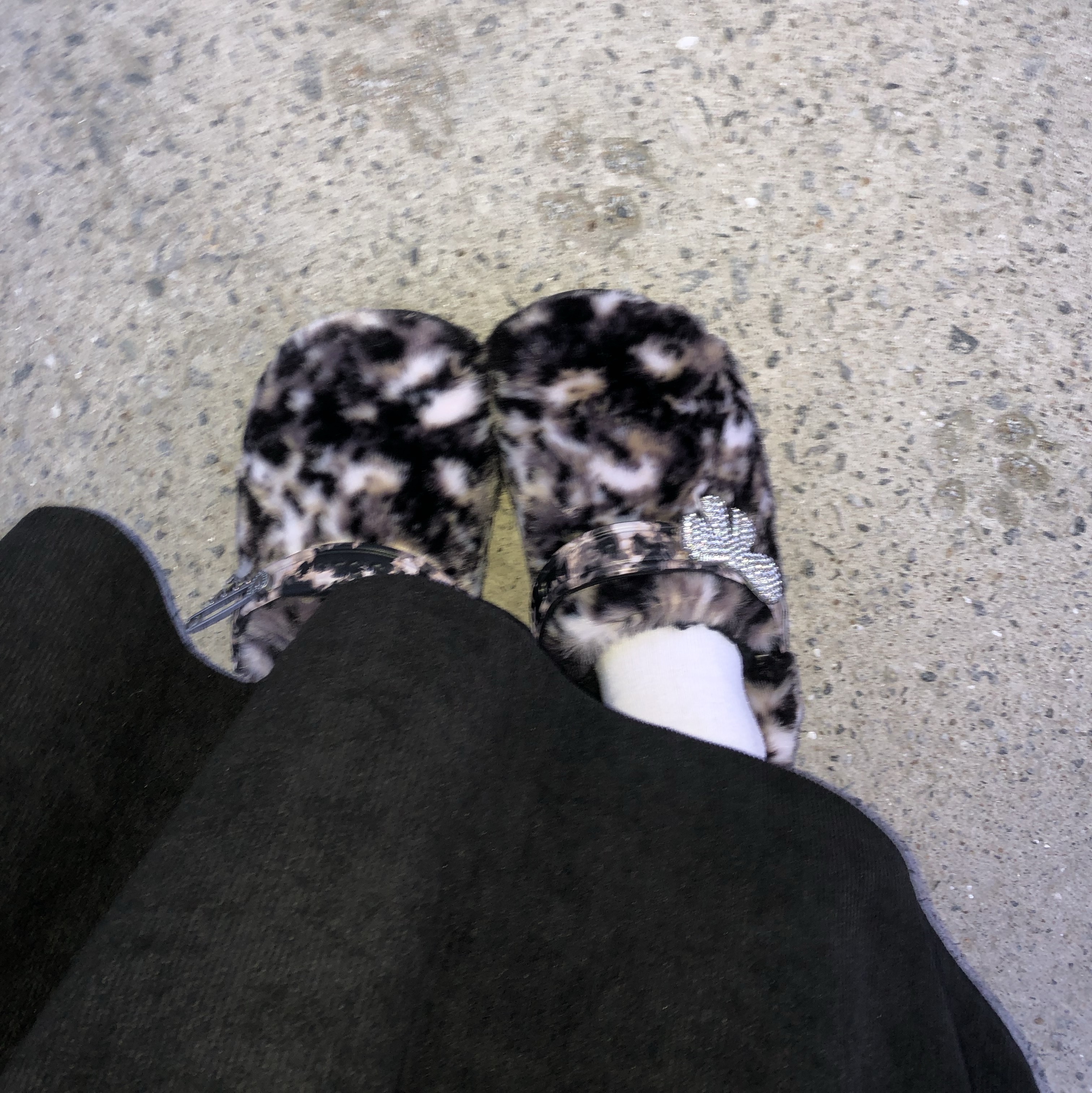 Casio LA670WA-1, Crocs Classic Fur Sure Clog Black Multi 착용 스타일 - 2