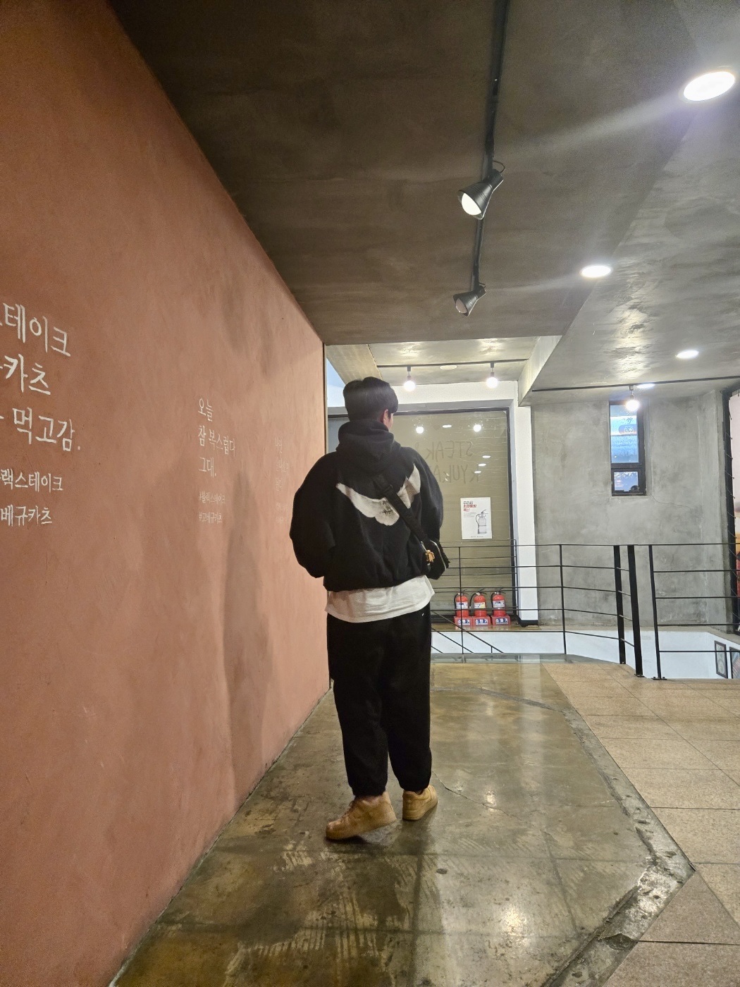 Yeezy Gap Engineered By Balenciaga Dove Hoodie Washed Black, Porter Tanker Shoulder Bag S Black 착용 스타일