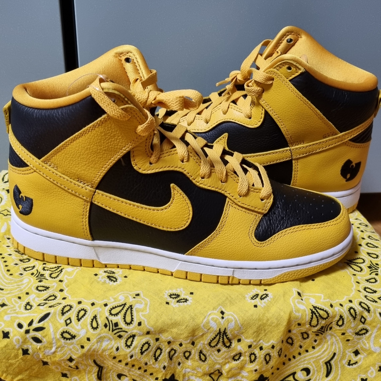 Nike Wu-Tang Clan Dunk High Black and Pollen 착용 스타일 - 1