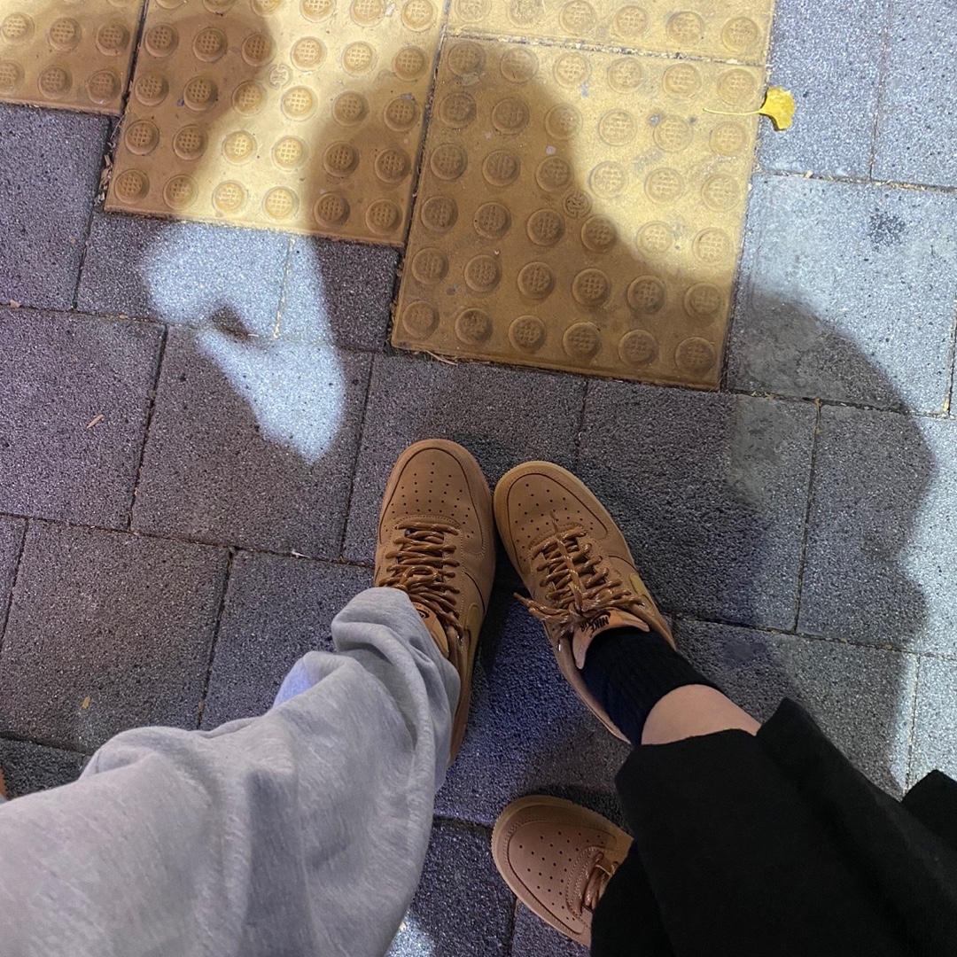 Nike Air Force 1 '07 WB Flax 착용 스타일