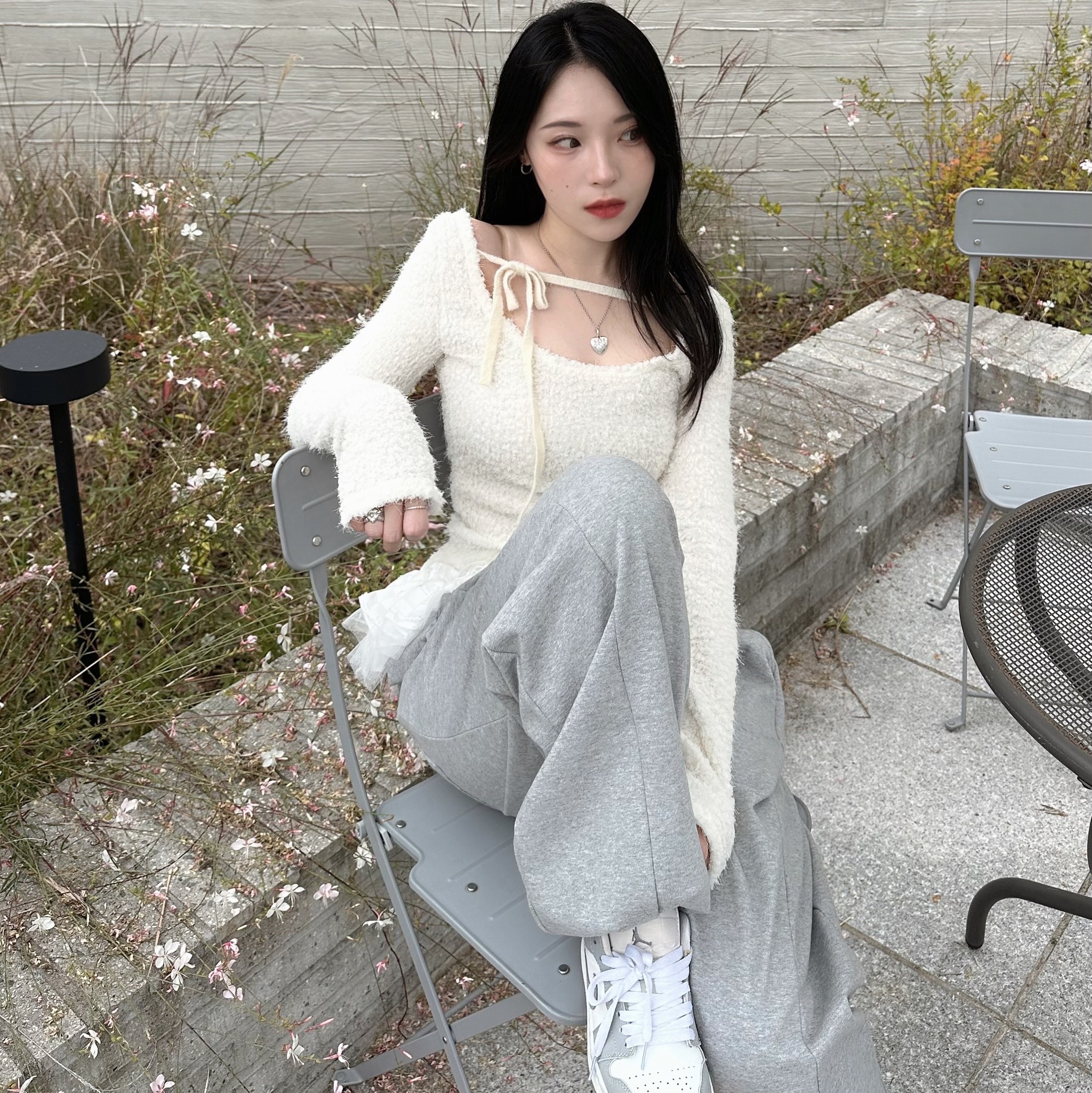 (W) Jordan 1 Low White Wolf Grey, Gucci Blind for Love Necklace Silver 착용 스타일 - 5