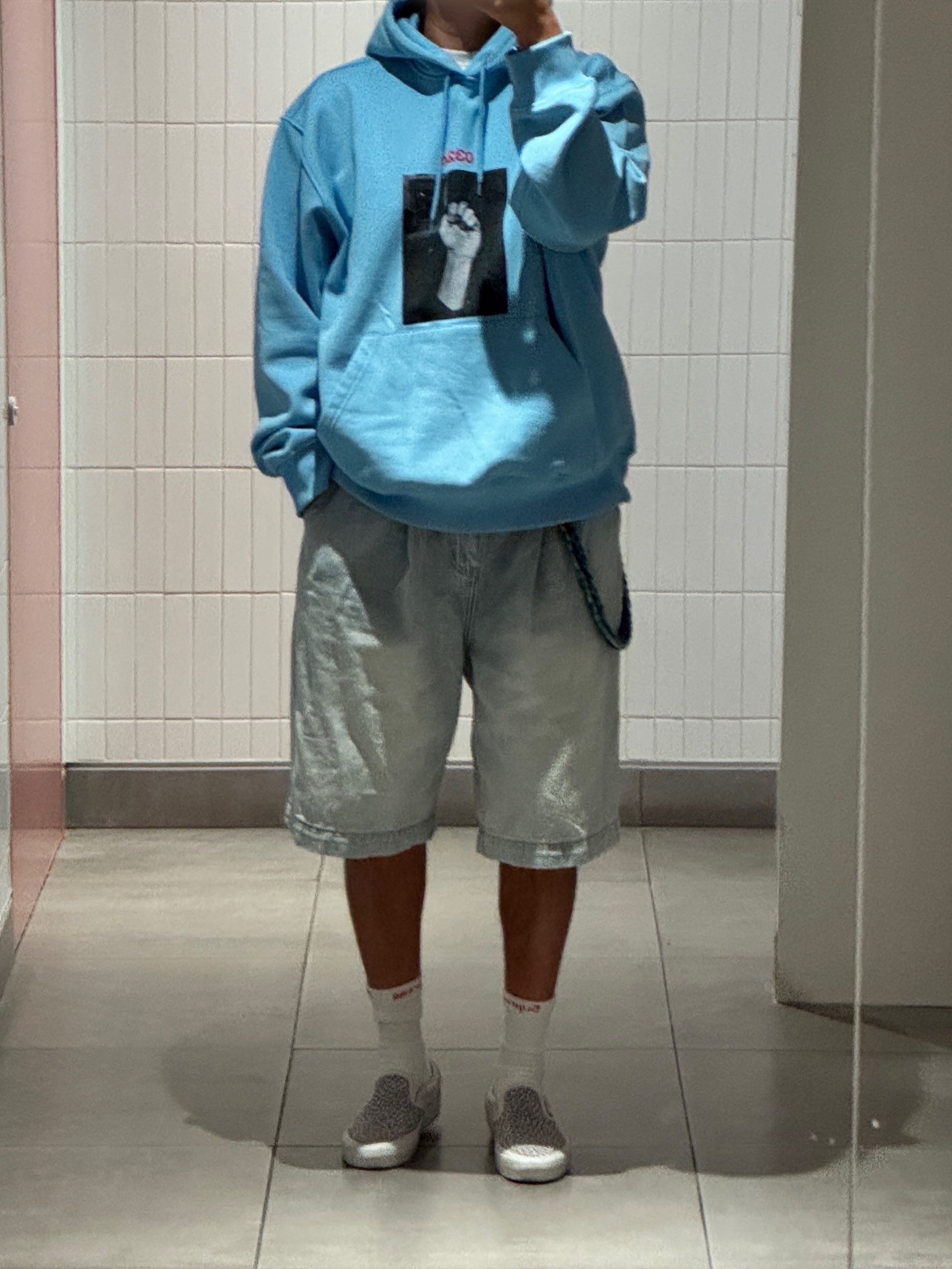 Vandy The Pink Double Pocket Denim Shorts Black, Supreme Hanes Crew Socks White (4 Pack) 착용 스타일