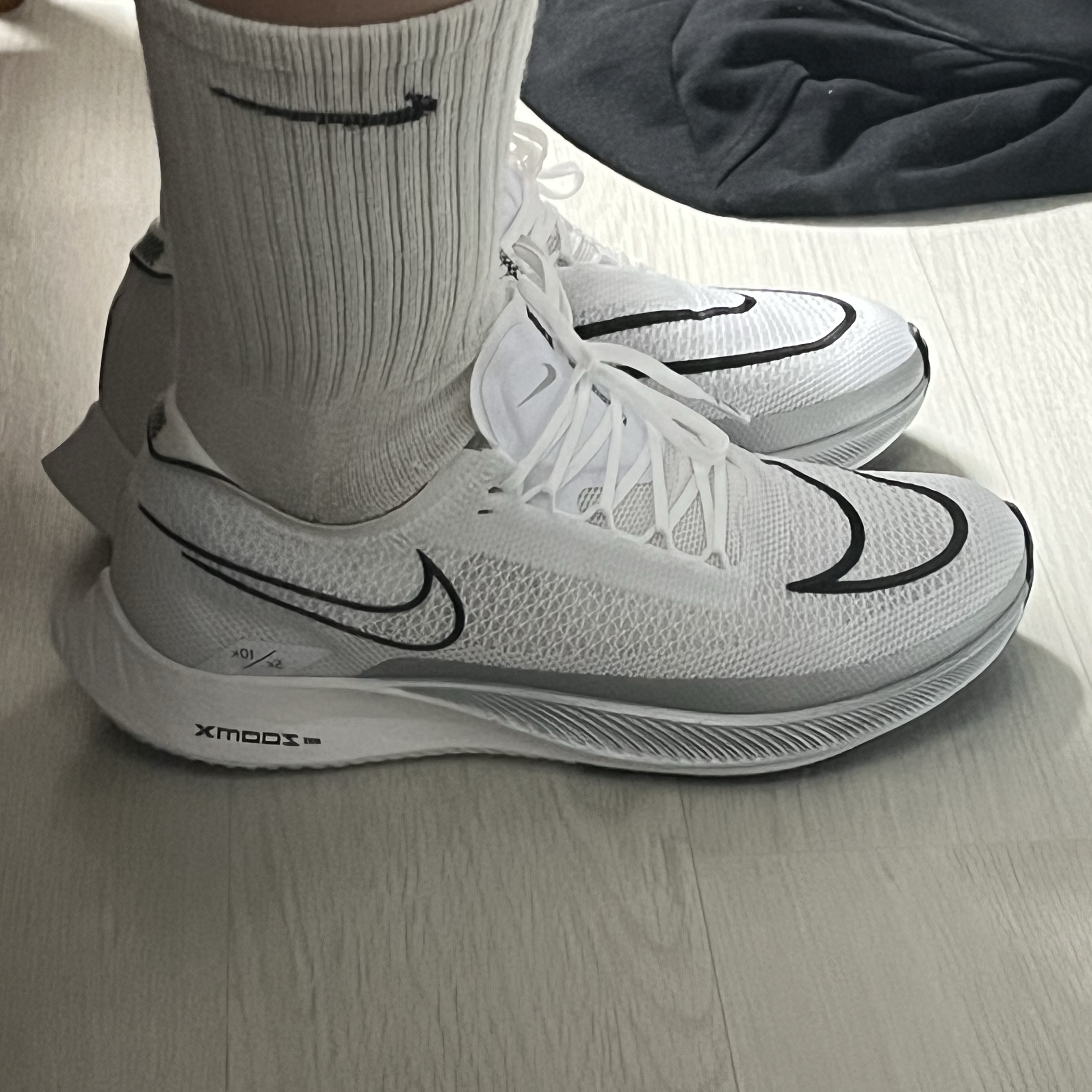 Nike ZoomX Streakfly White Metallic Silver 착용 스타일 - 1