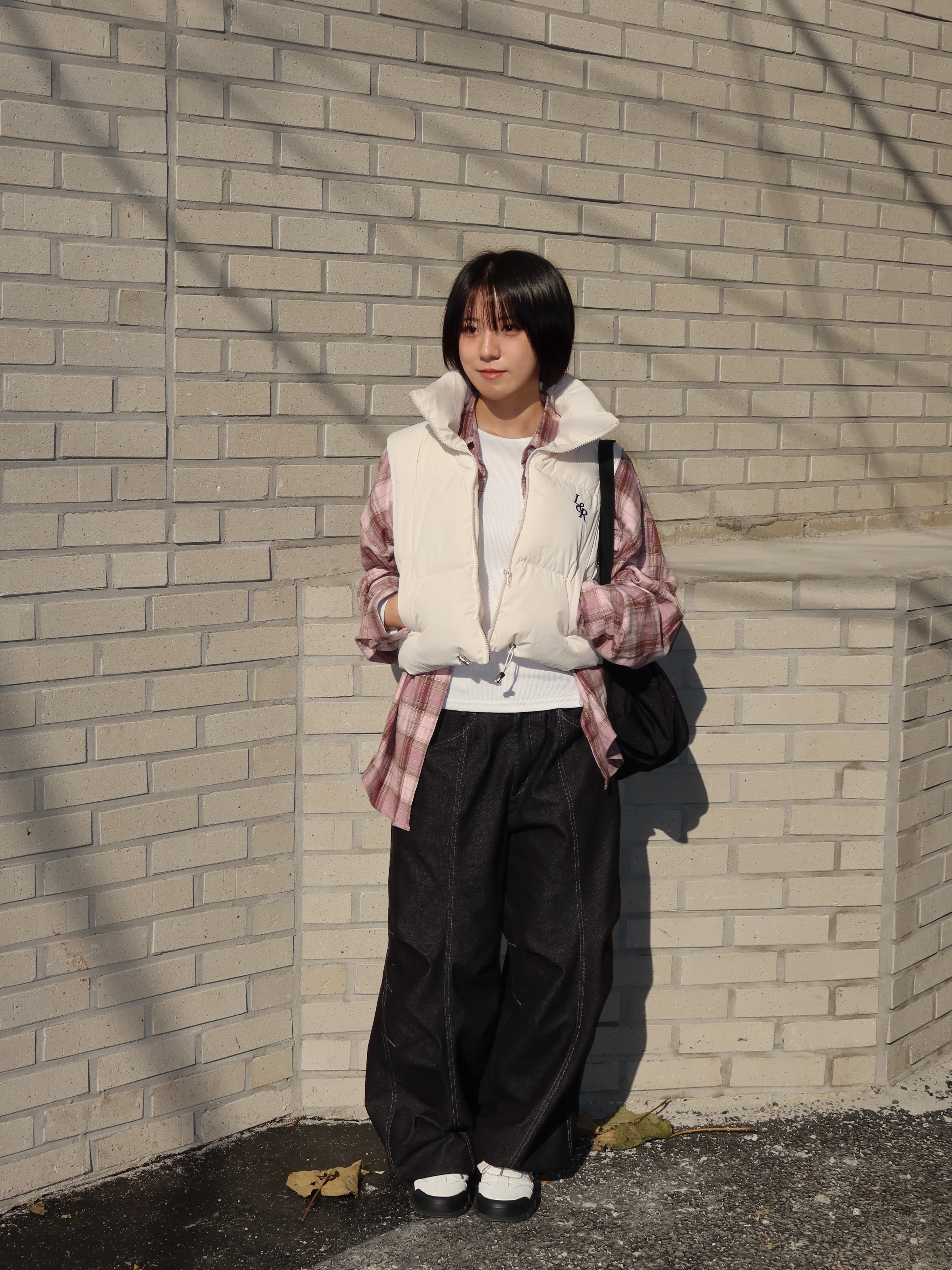 Jansport Half Pint Mini Backpack Black 착용 스타일