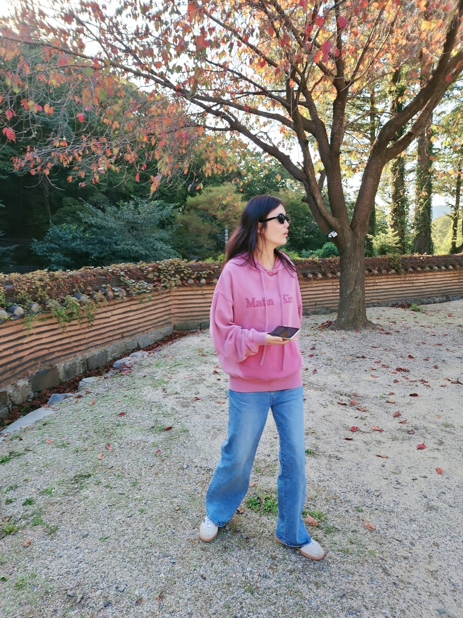 (W) Matin Kim Pigment Dying Logo Hoody Pink 착용 스타일