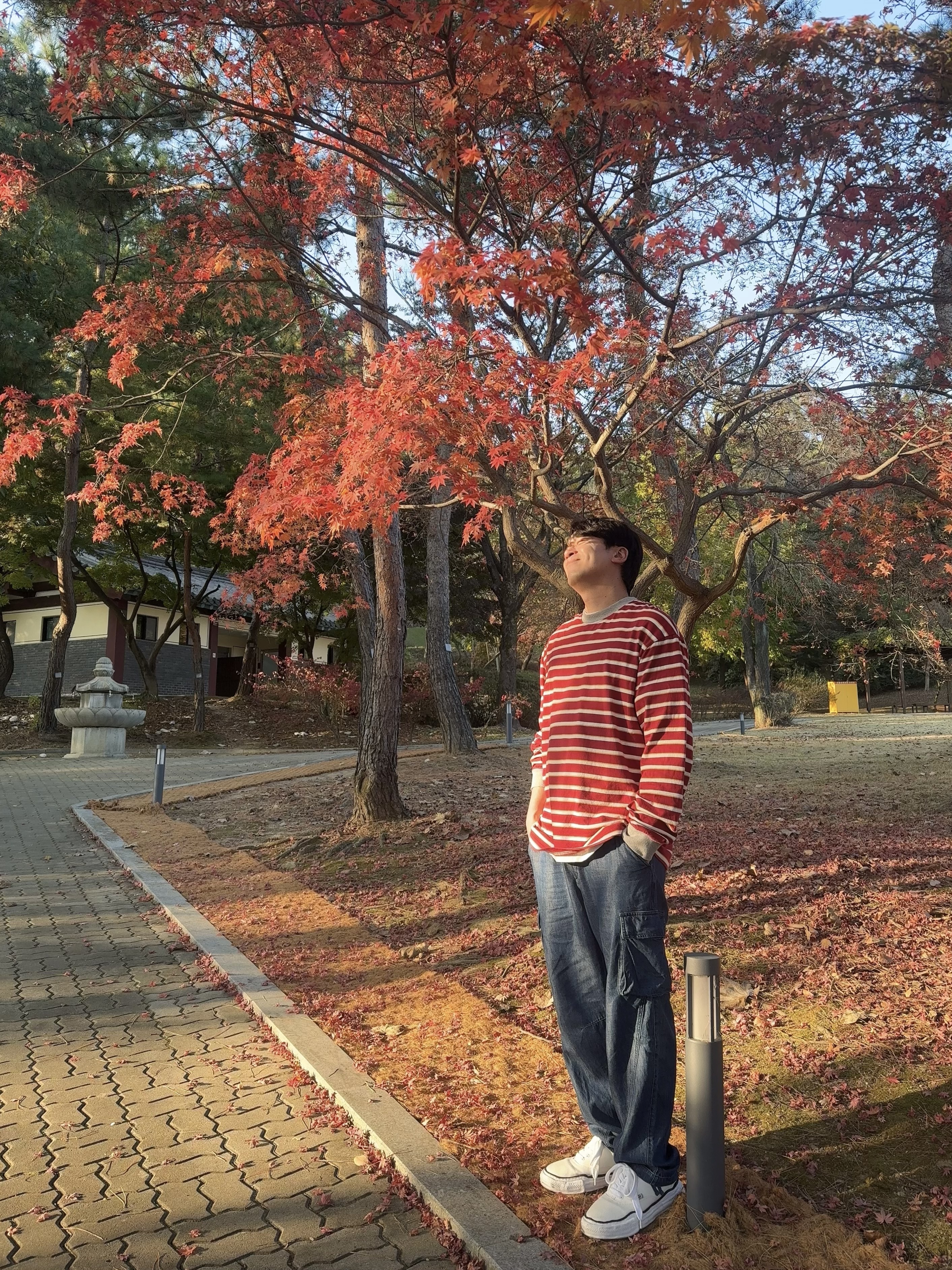 Maison Mihara Yasuhiro Peterson OG Sole Canvas Low Sneakers White, Carhartt WIP Organic Cotton Dearborn Canvas Detroit Jacket Tobacco Black - Spring 착용 스타일 - 3