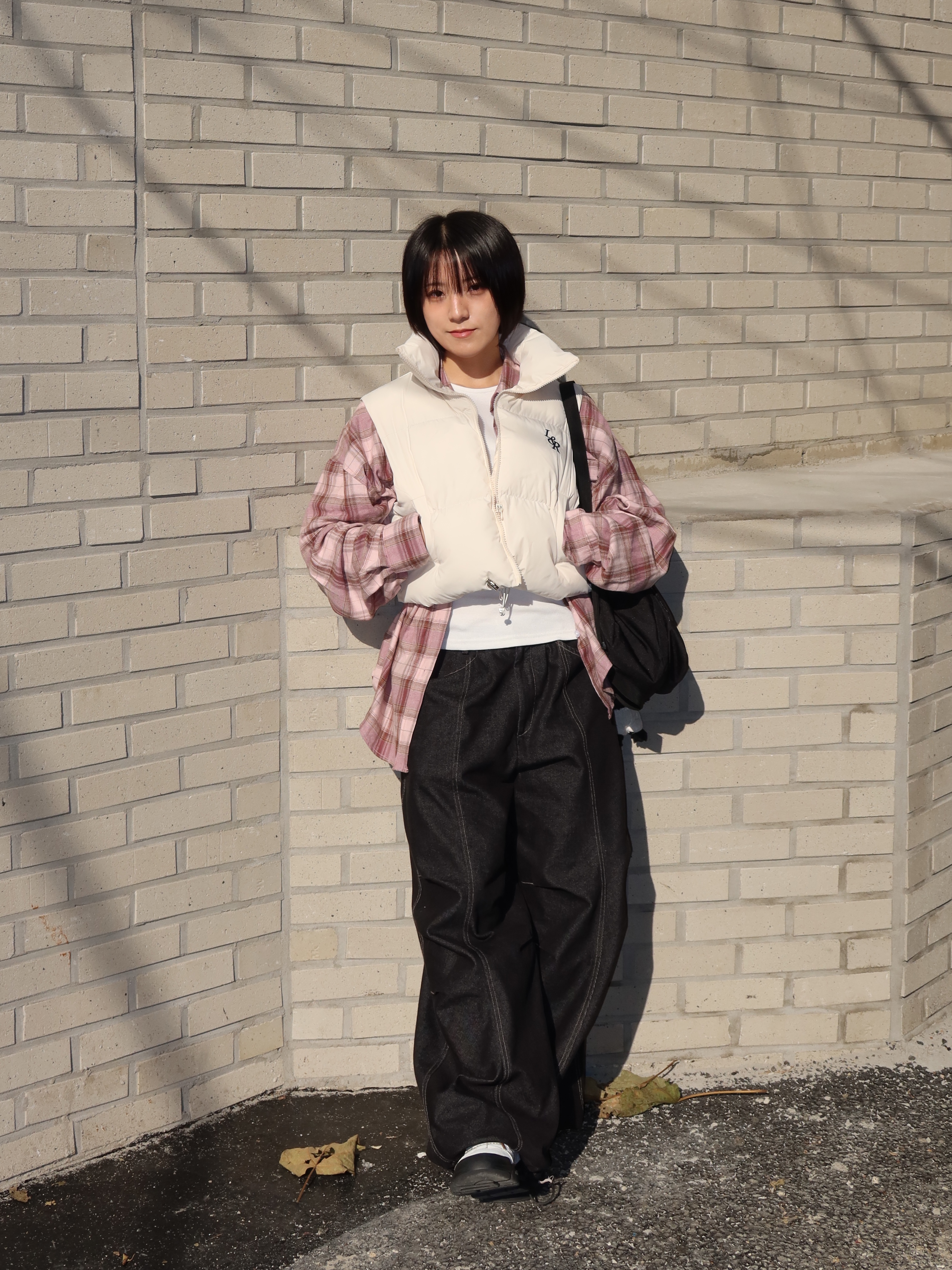 Jansport Half Pint Mini Backpack Black 착용 스타일