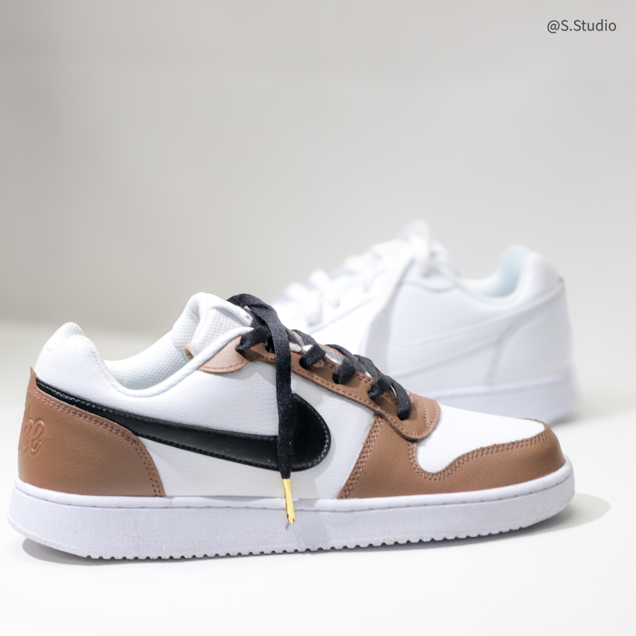Nike Ebernon Low Triple White 착용 스타일 - 1