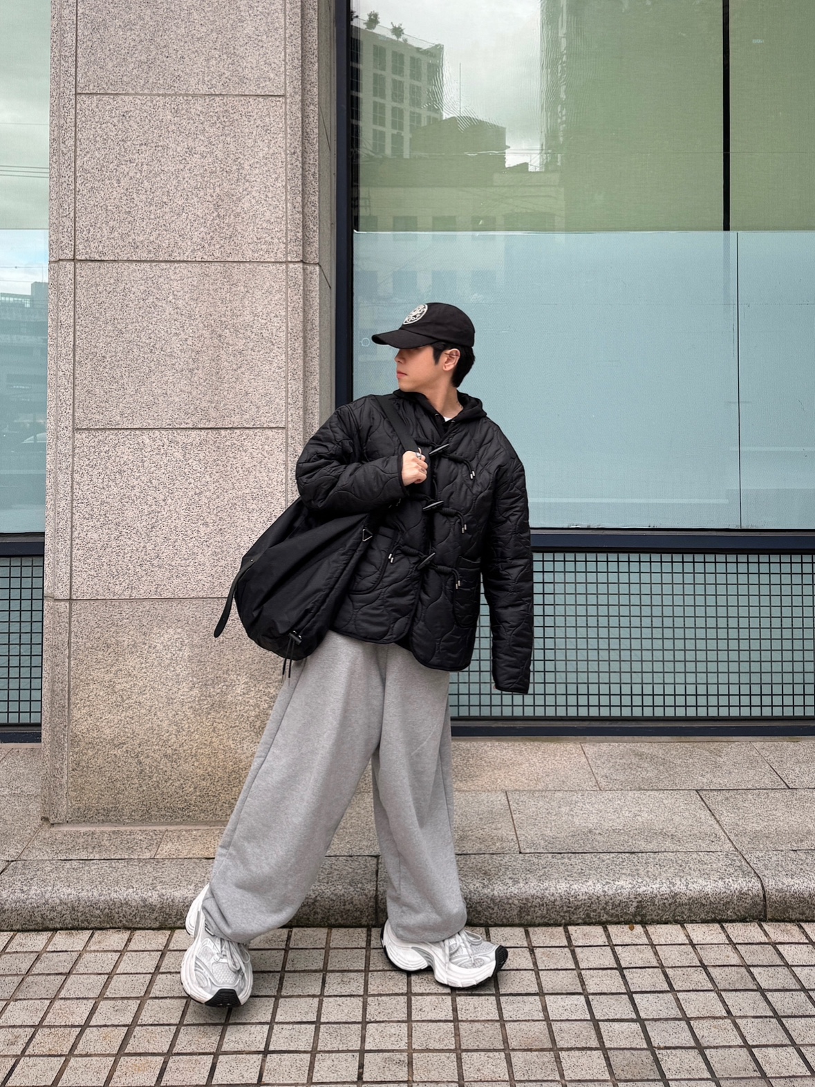 Balenciaga 10XL Sneakers White Grey Silver Black, MJD Everyday Heavy Sweat Baggy Pants Melange Grey 착용 스타일 - 1