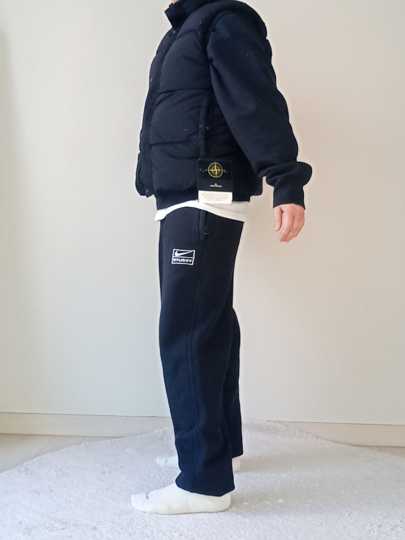 Nike x Stussy NRG Washed Fleece Crewneck Black (DO5310-010), Supreme Small Box LS T-Shirt White - 24SS 착용 스타일 - 7