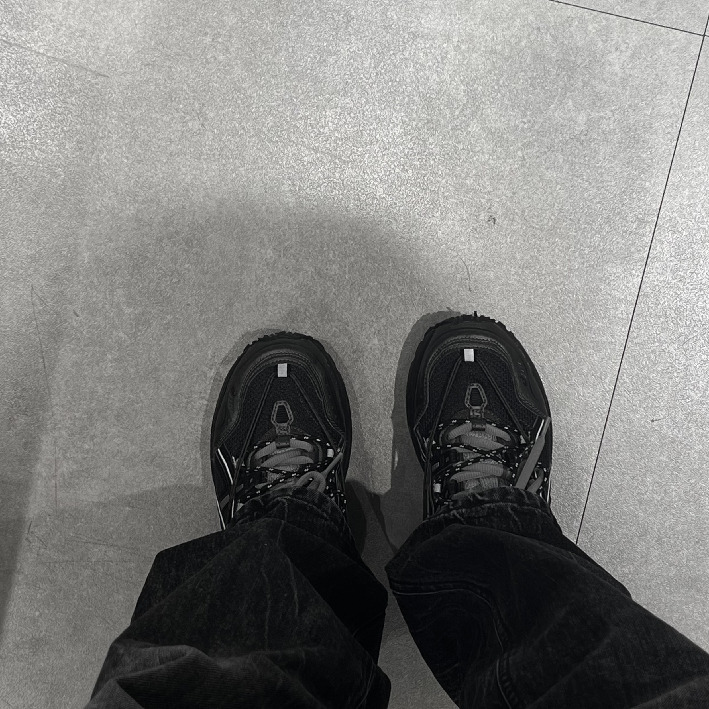 Asics x Andersson Bell Gel-1090 Black Silver 착용 스타일 - 2