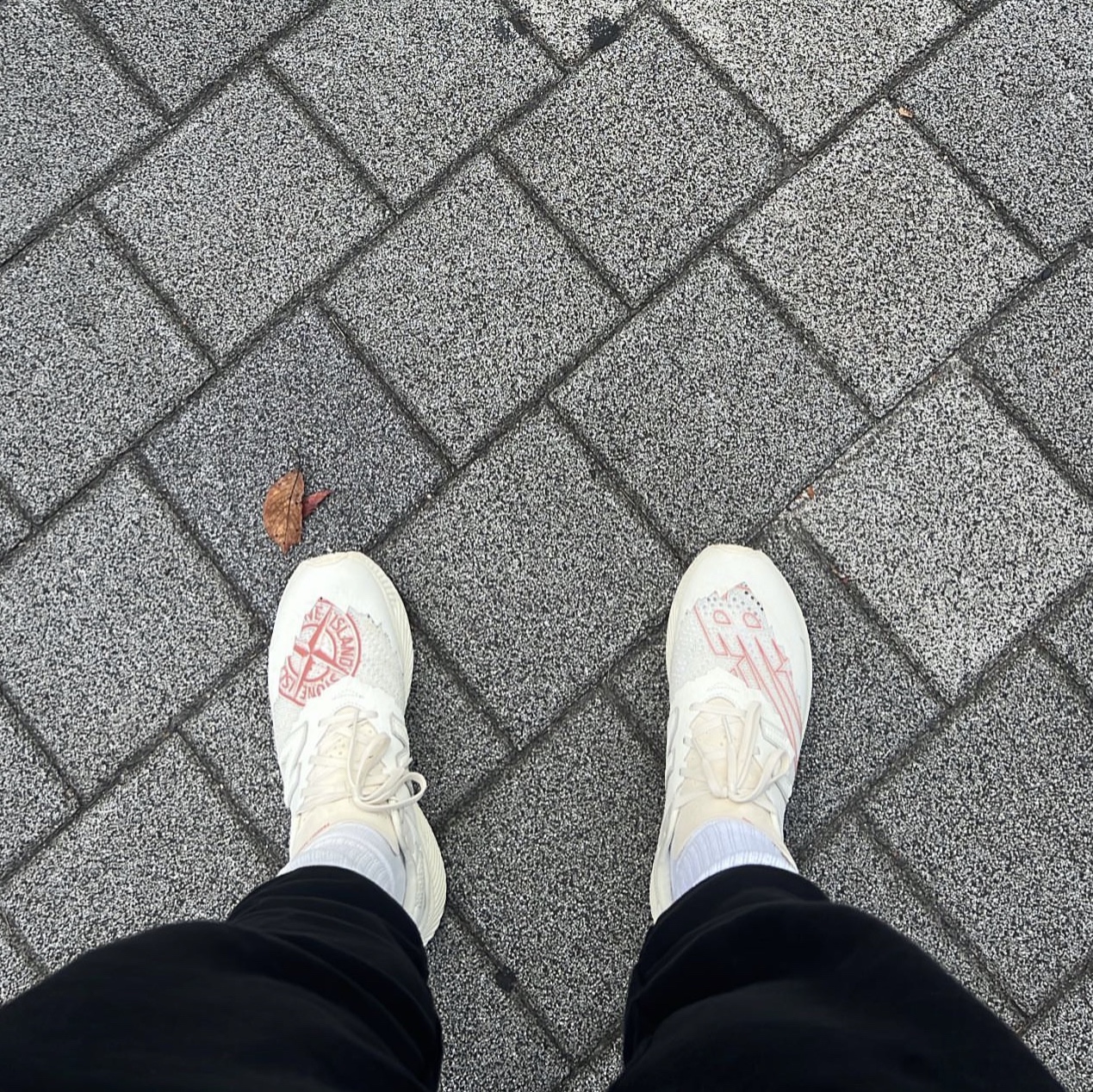 New Balance x Stone Island x Tokyo Design Studio FuelCell RC Elite v2 착용 스타일 - 3