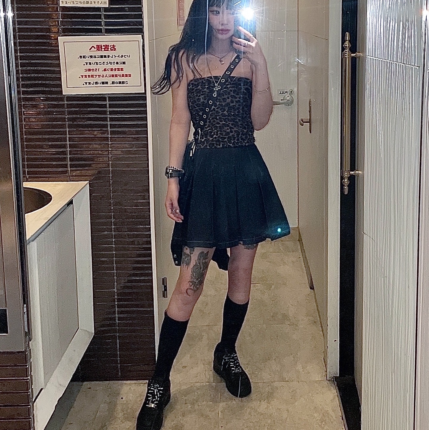 Human Made Heart Carabiner Silver, Balenciaga Le Cagole XS Flap Bag DIY Metalin Black 착용 스타일