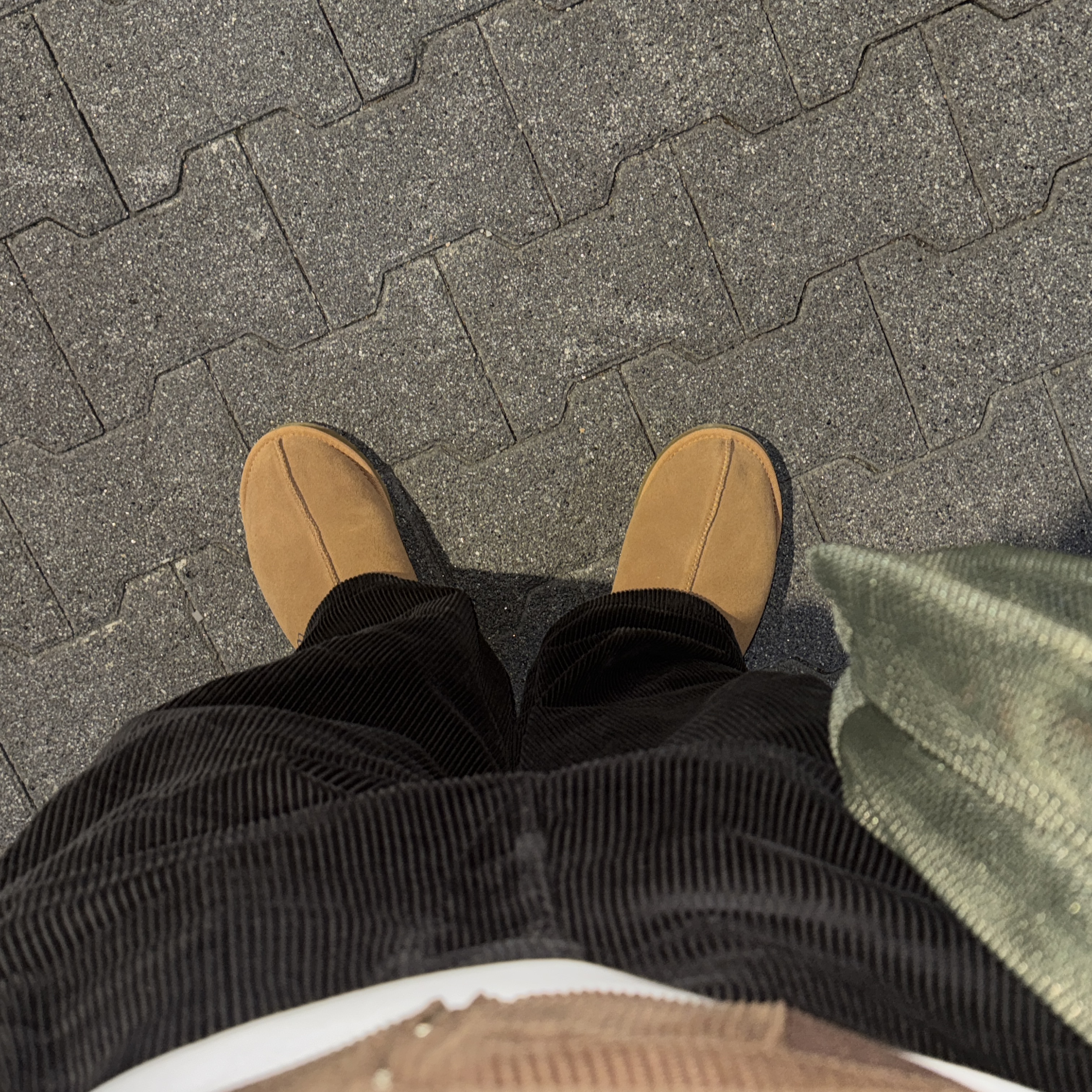 UGG Tasman Slipper Chestnut 착용 스타일