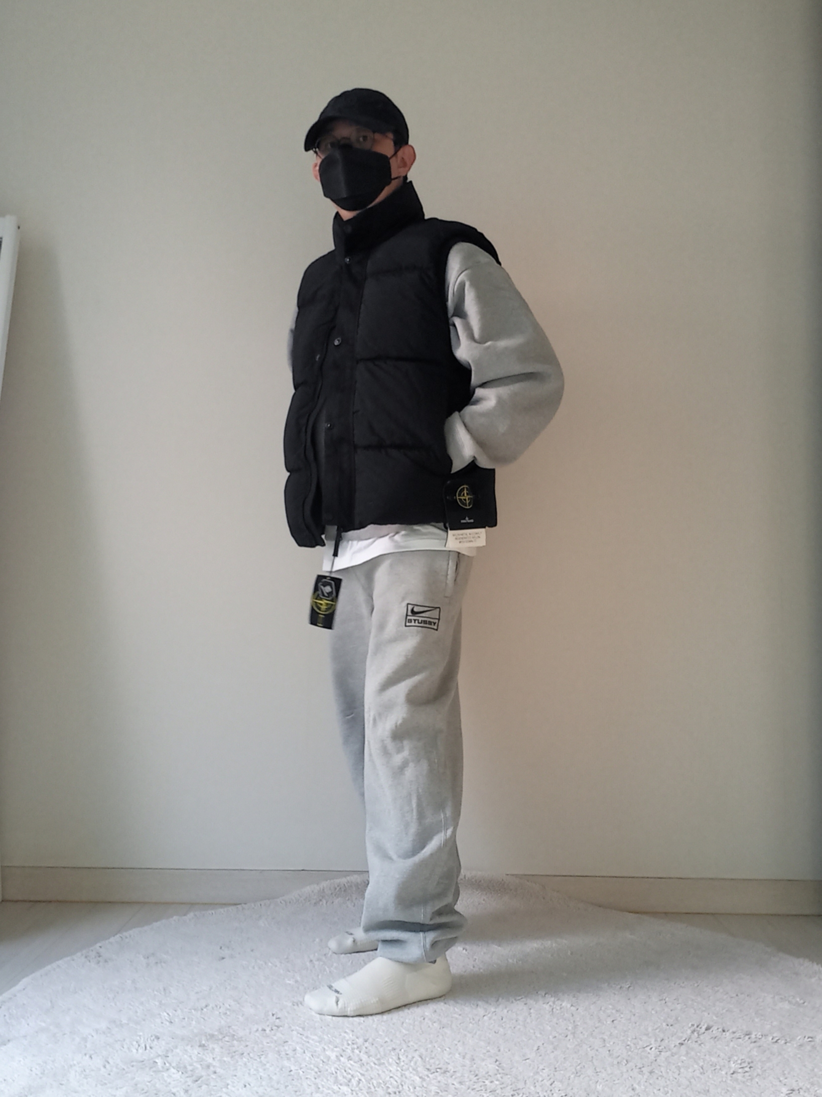 Stone Island G0419 Nylon Metal in Econyl Down Zip Vest with Anti Drop Black - 24FW, Nike x Stussy NRG Fleece Crewneck Dark Grey Heather (DO9337-063) 착용 스타일 - 4