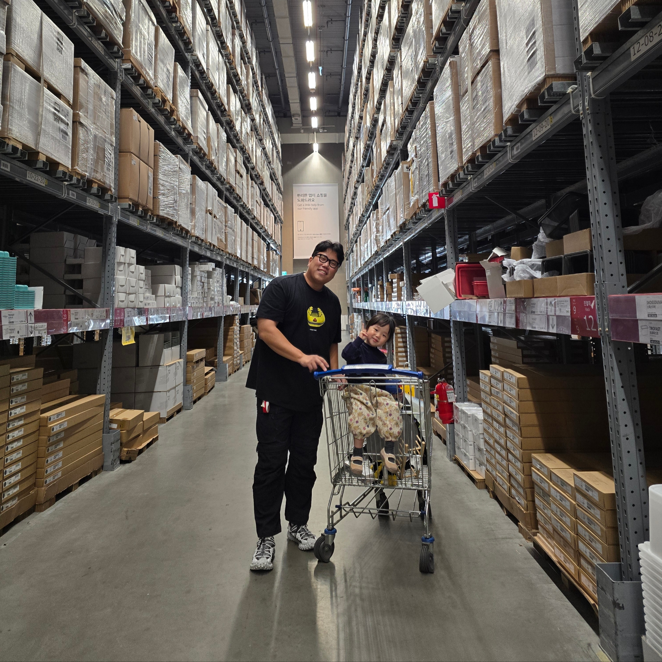 Nike ACG Mountain Fly Low SE White and Black, Nike ACG Dri-Fit Cruise Boat T-Shirt Black - US/EU 착용 스타일