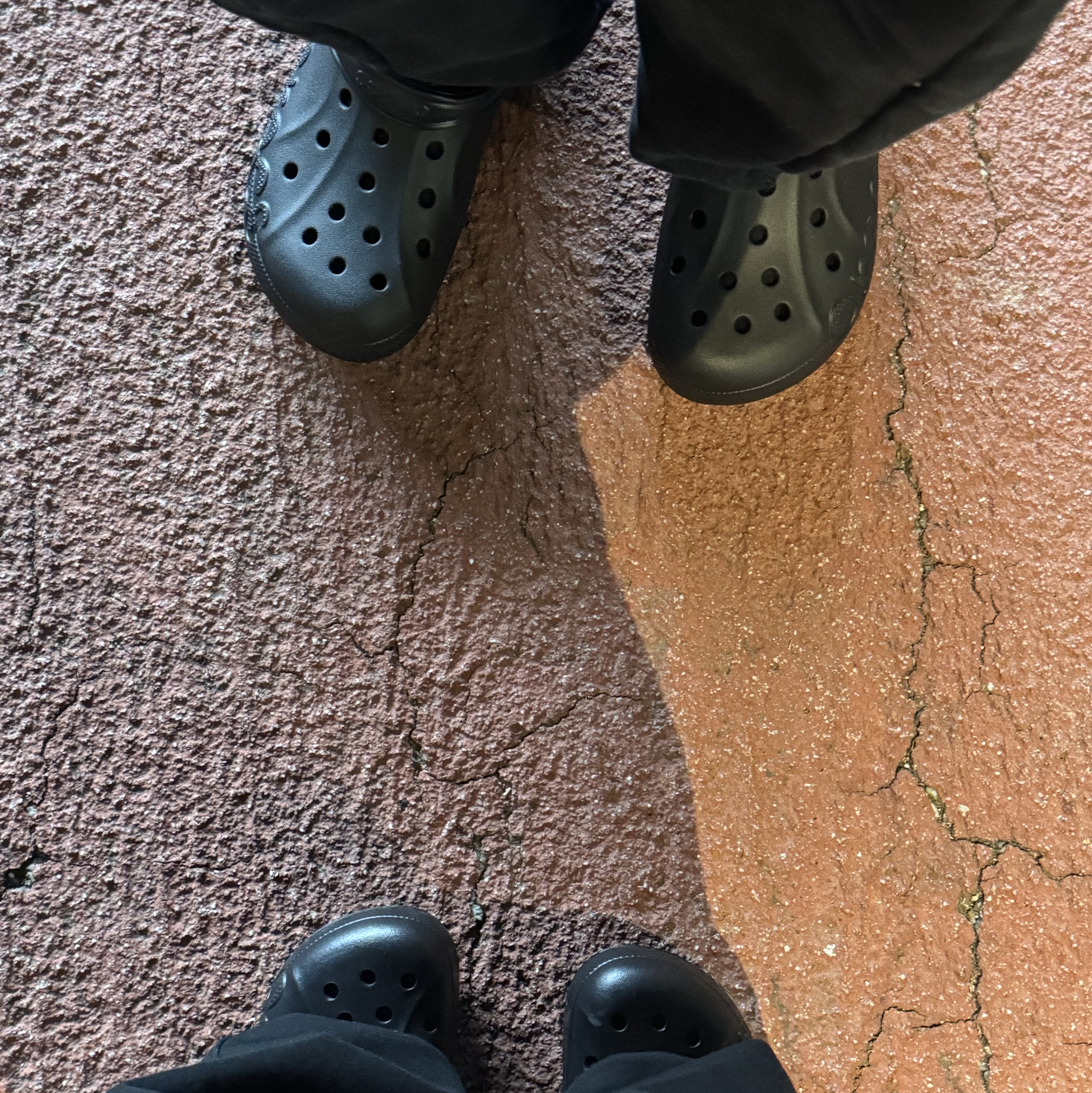 Crocs Baya Lined Clog Black 착용 스타일