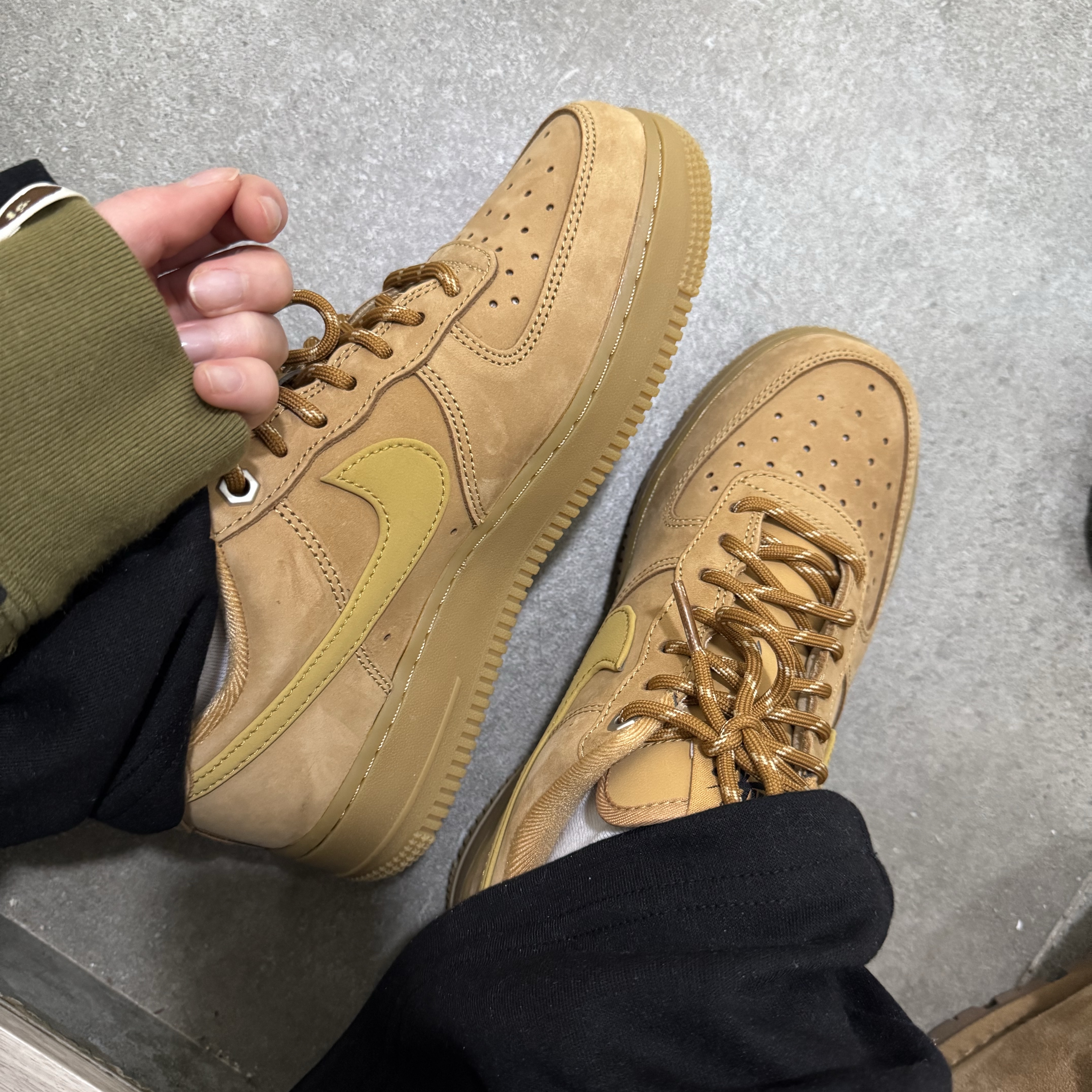 (W) Nike Air Force 1 '07 WB Flax Wheat 착용 스타일 - 1