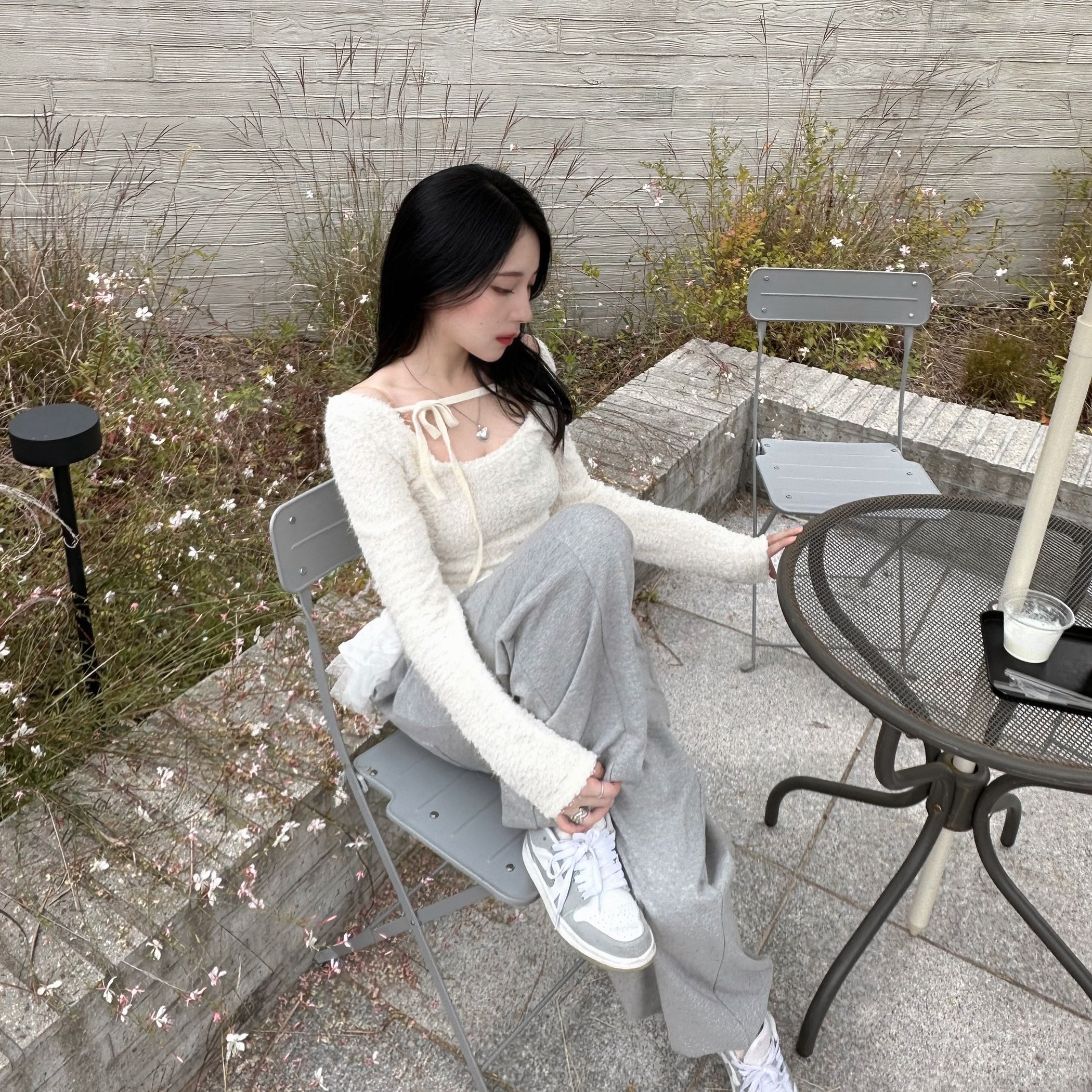 (W) Jordan 1 Low White Wolf Grey, Gucci Blind for Love Necklace Silver 착용 스타일 - 4