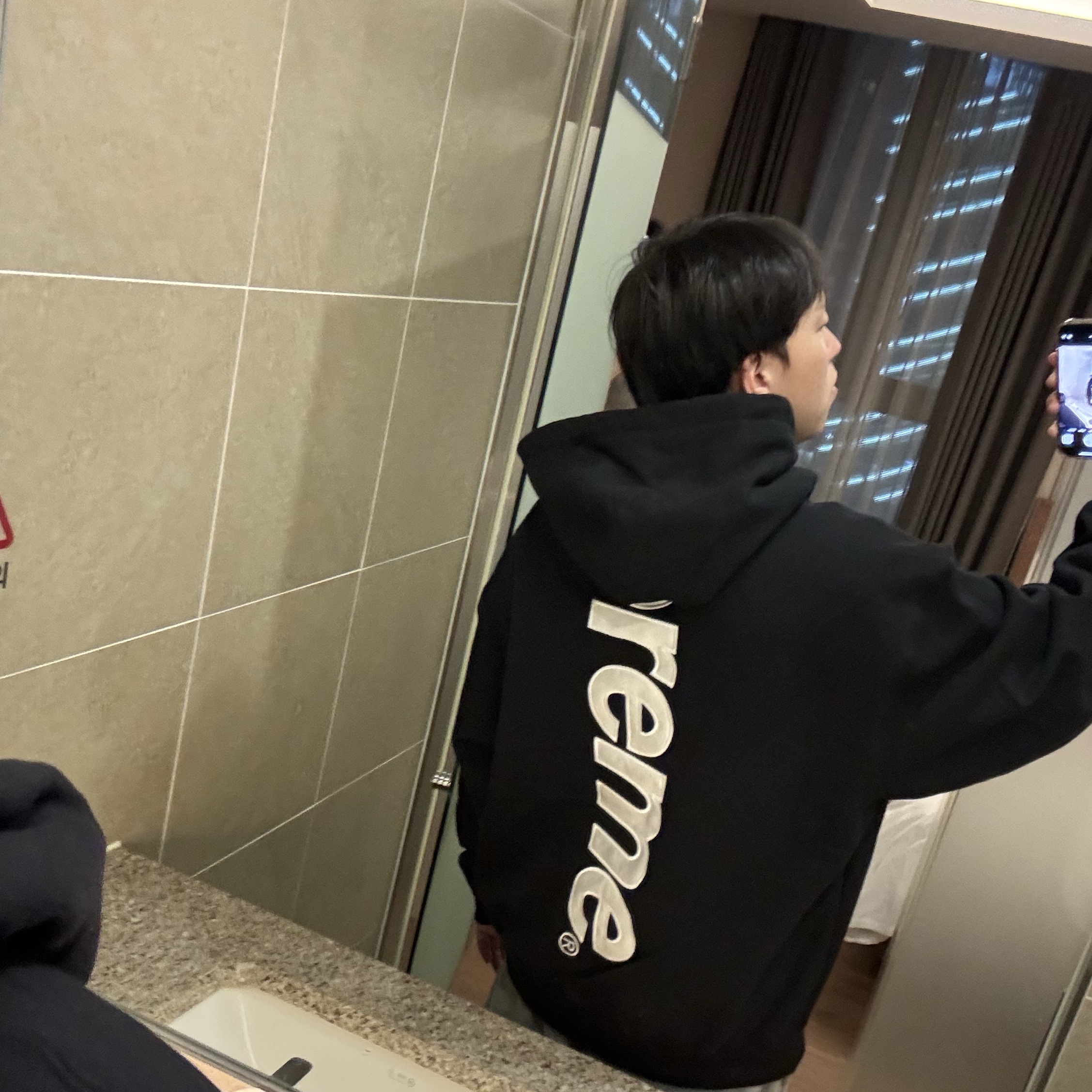 Supreme Satin Applique Hooded Sweatshirt Black - 24FW 착용 스타일 - 2