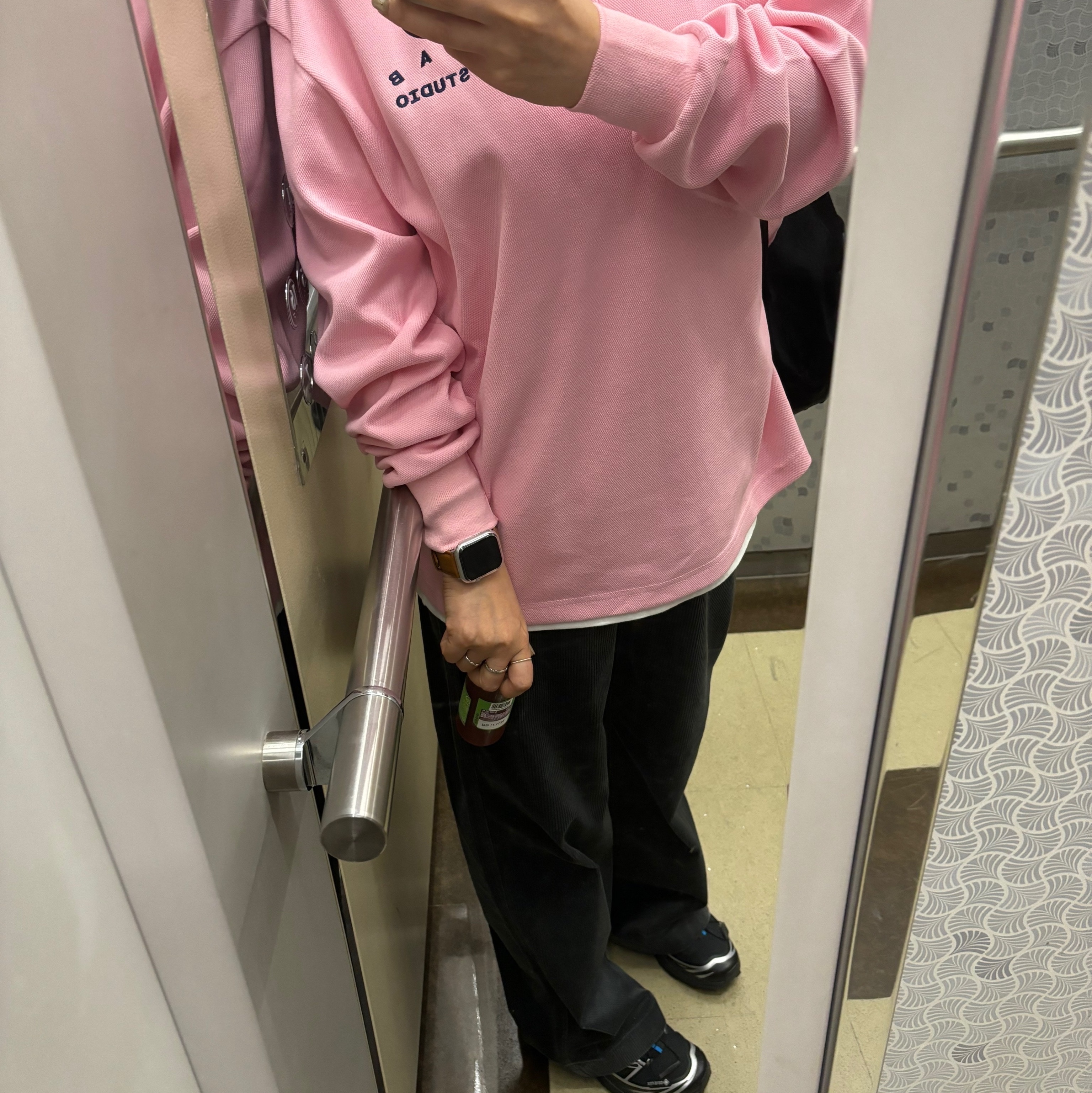 IAB Studio Pique Long Sleeve Pink 착용 스타일