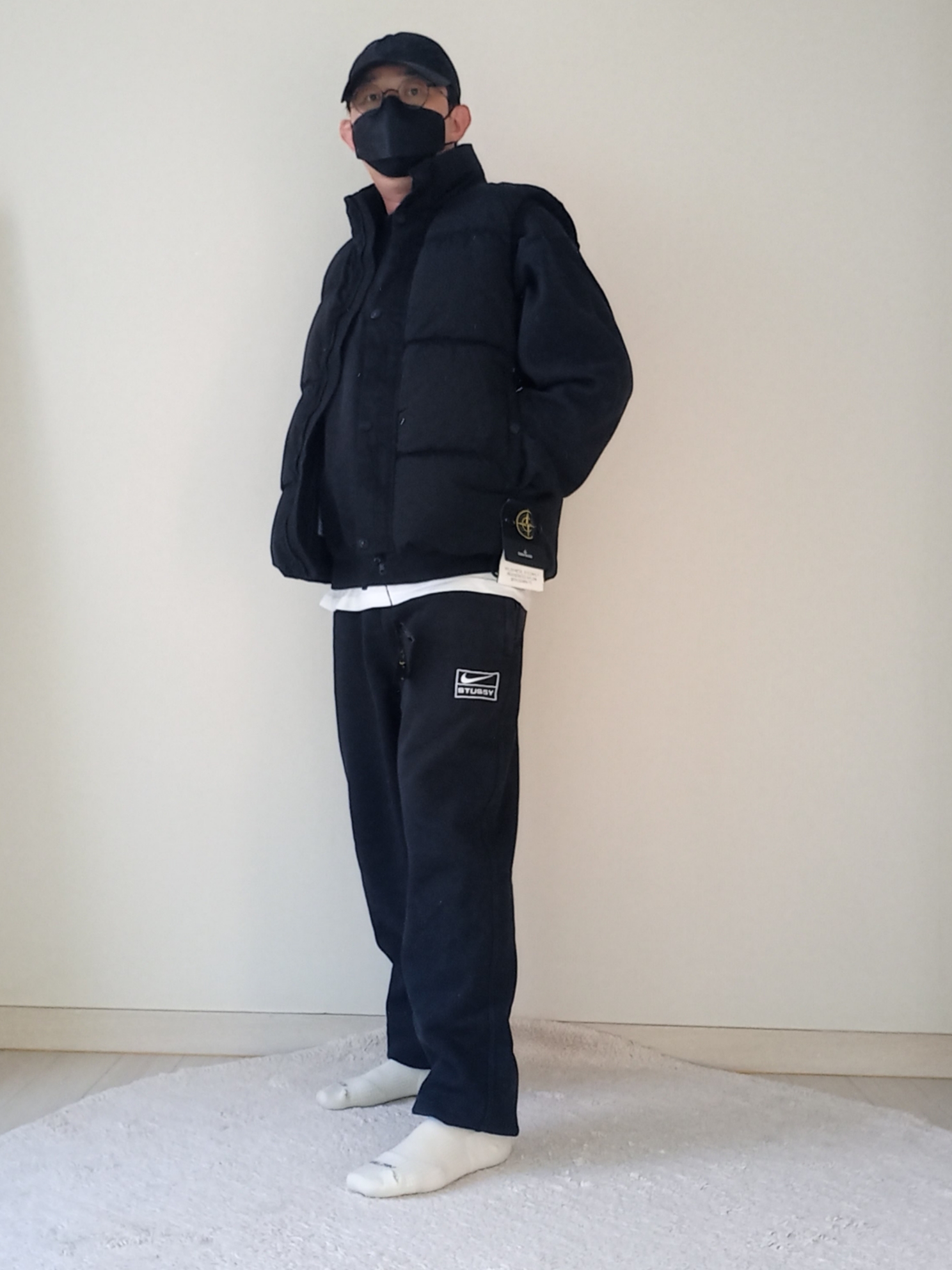 Nike x Stussy NRG Washed Fleece Crewneck Black (DO5310-010), Supreme Small Box LS T-Shirt White - 24SS 착용 스타일 - 1